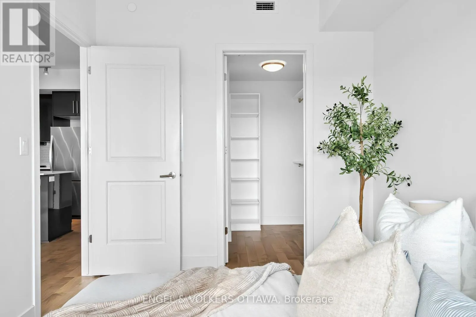 1209 - 485 RICHMOND ROAD