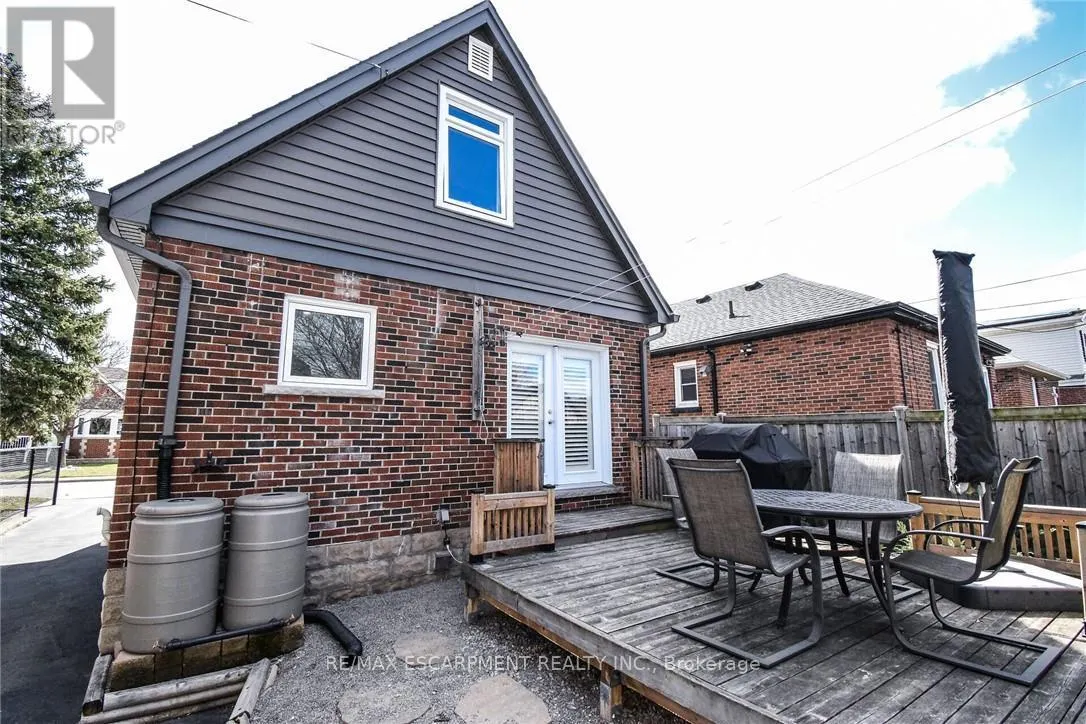 104 TRAGINA AVENUE S