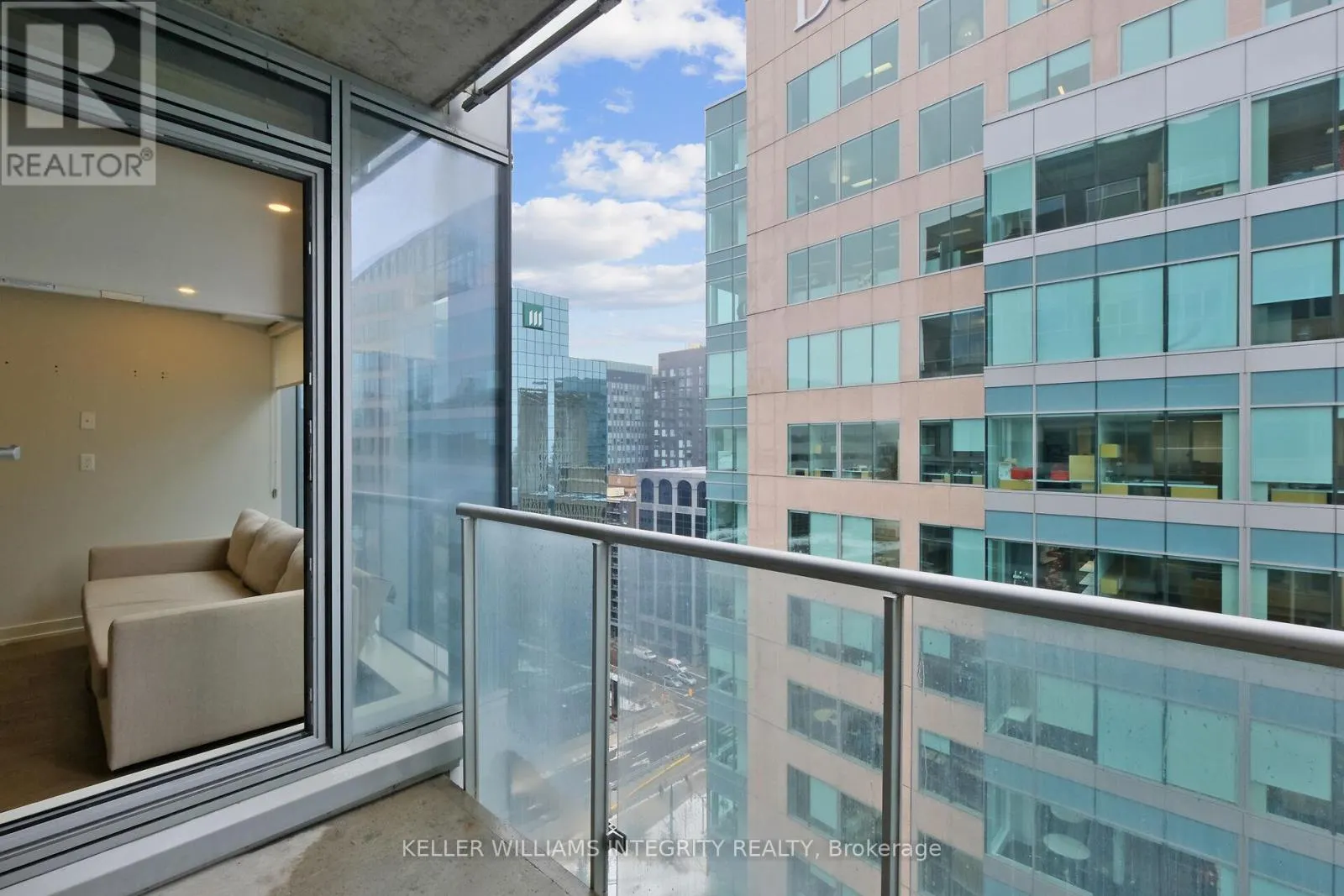 1501 - 101 QUEEN STREET N