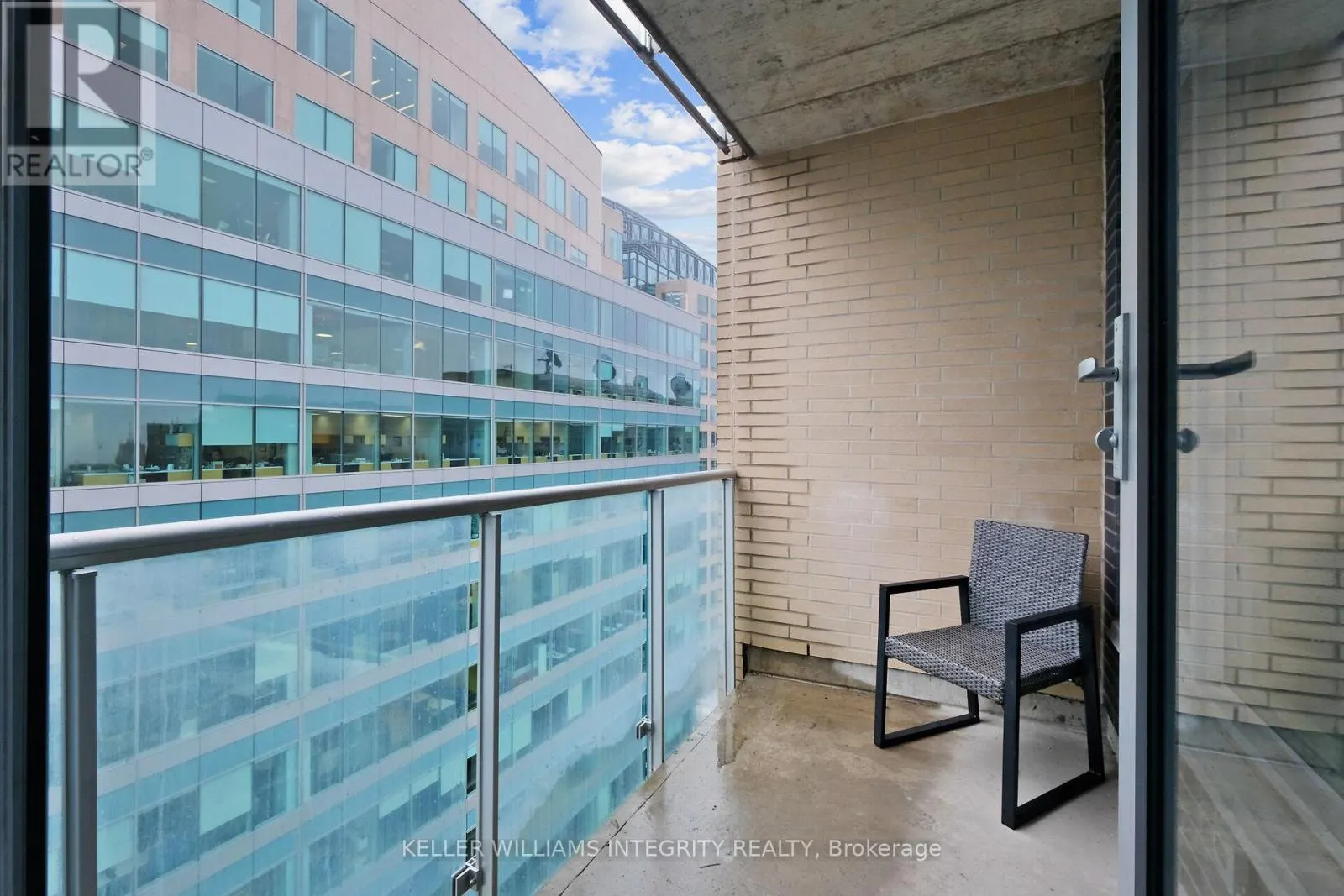 1501 - 101 QUEEN STREET N