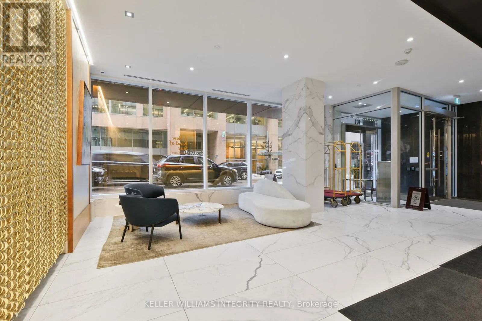 1501 - 101 QUEEN STREET N