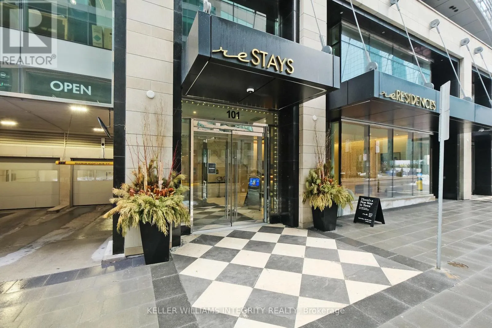 1501 - 101 QUEEN STREET N