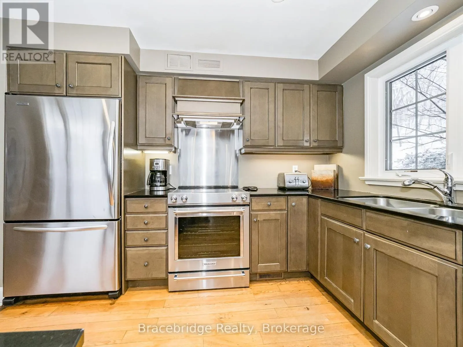 SANDFIELD 5 W10 - 3876 MUSKOKA RD HWY 118 W