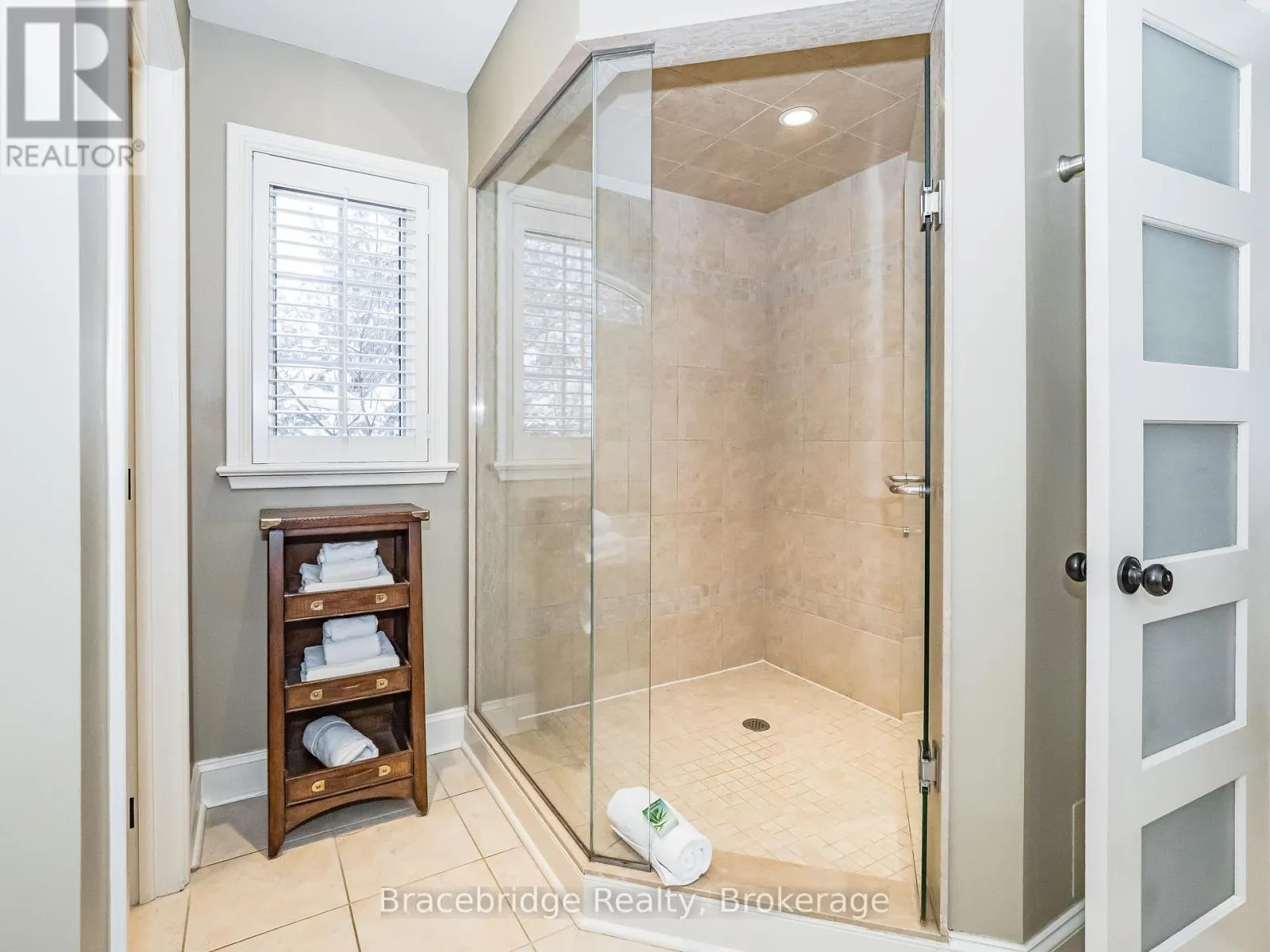 SANDFIELD 5 W10 - 3876 MUSKOKA RD HWY 118 W