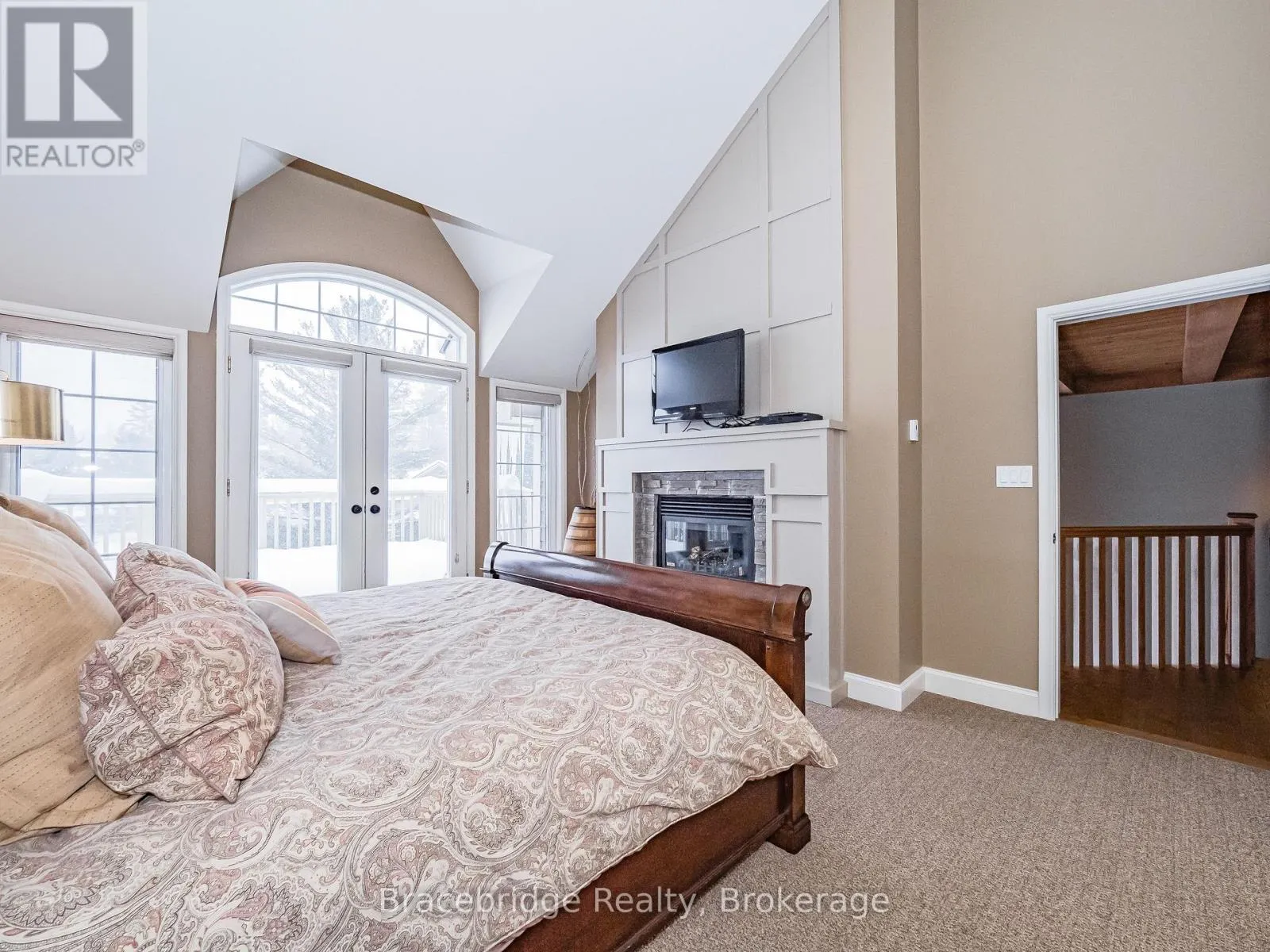 SANDFIELD 5 W10 - 3876 MUSKOKA RD HWY 118 W