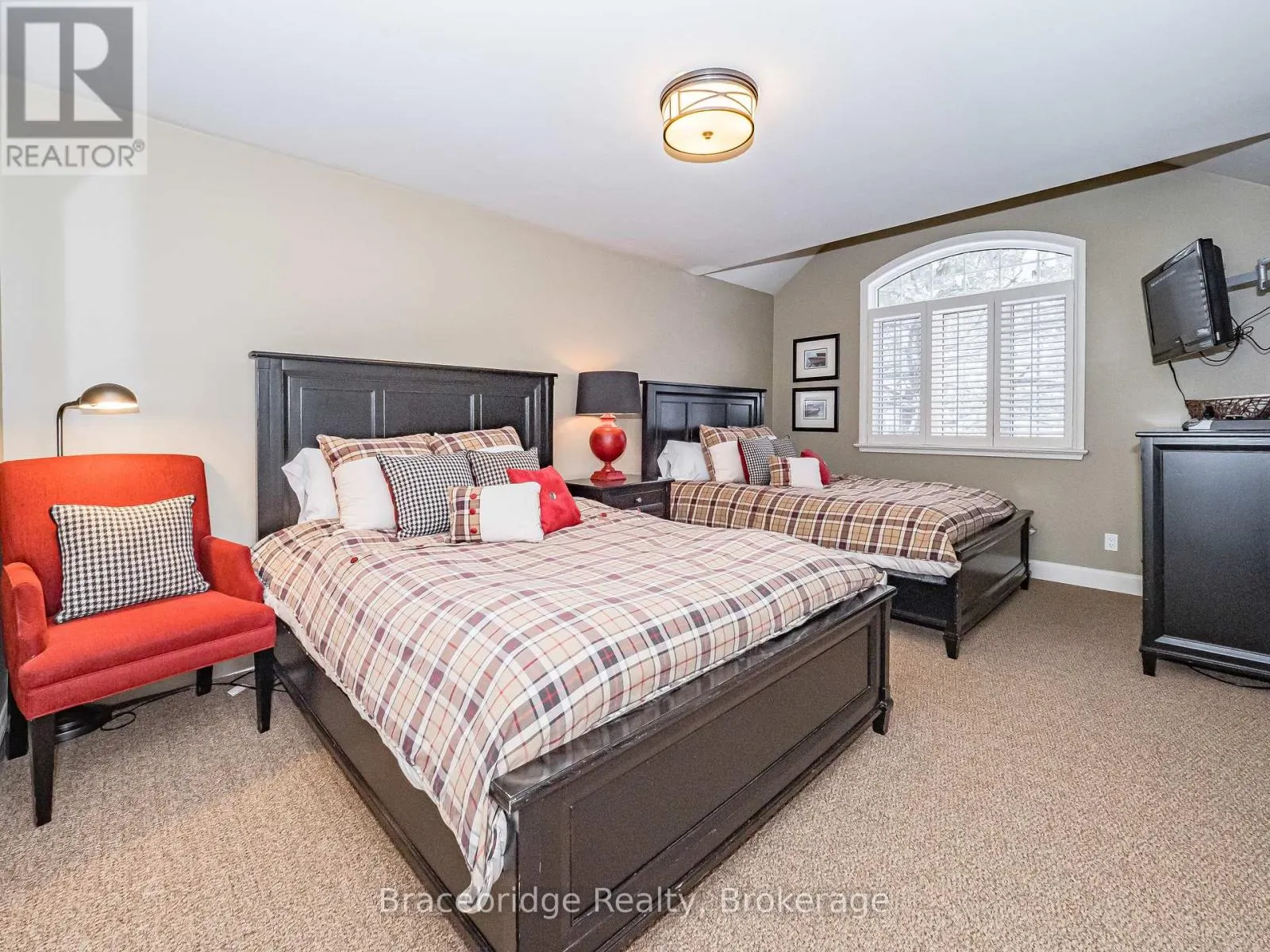 SANDFIELD 5 W10 - 3876 MUSKOKA RD HWY 118 W