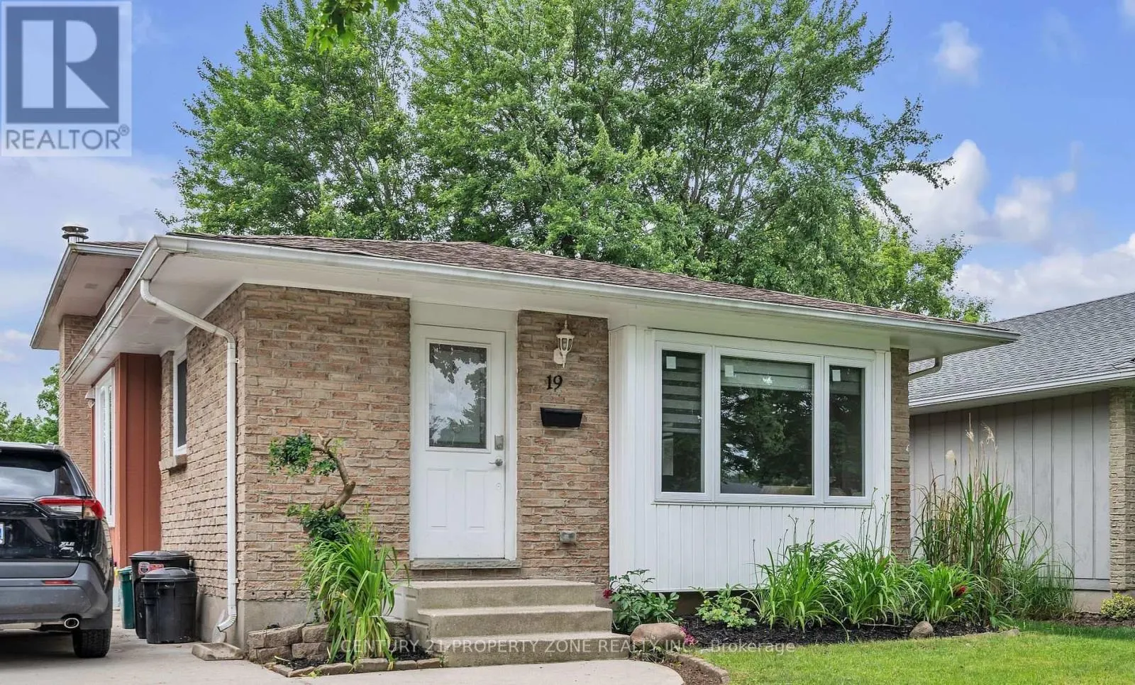 19 STROUD CRESCENT
