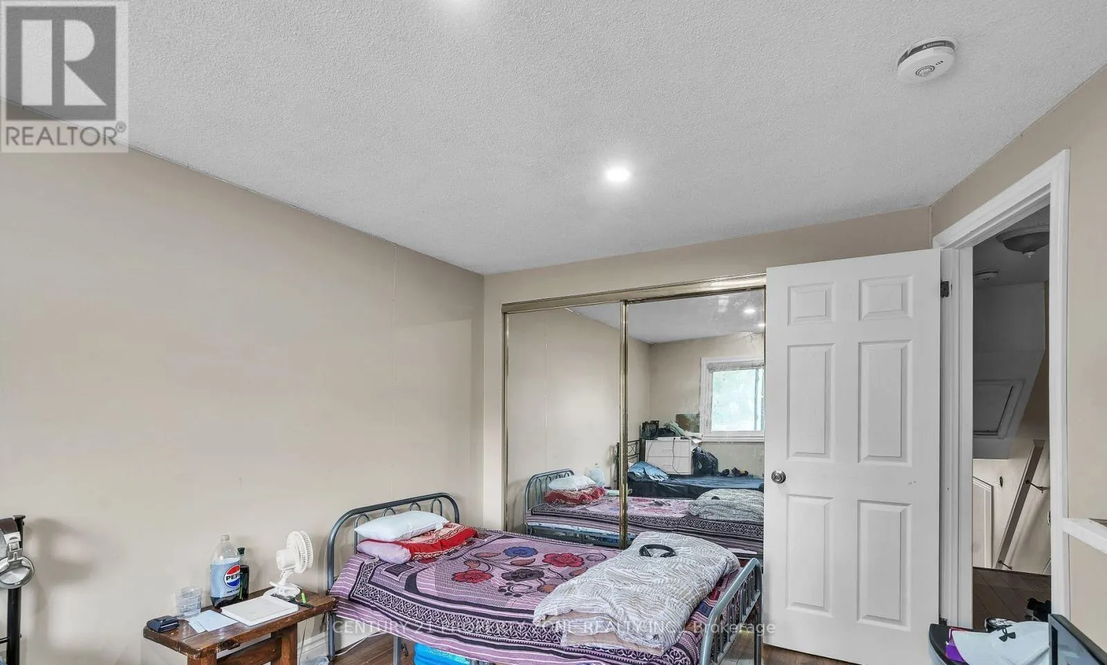 19 STROUD CRESCENT