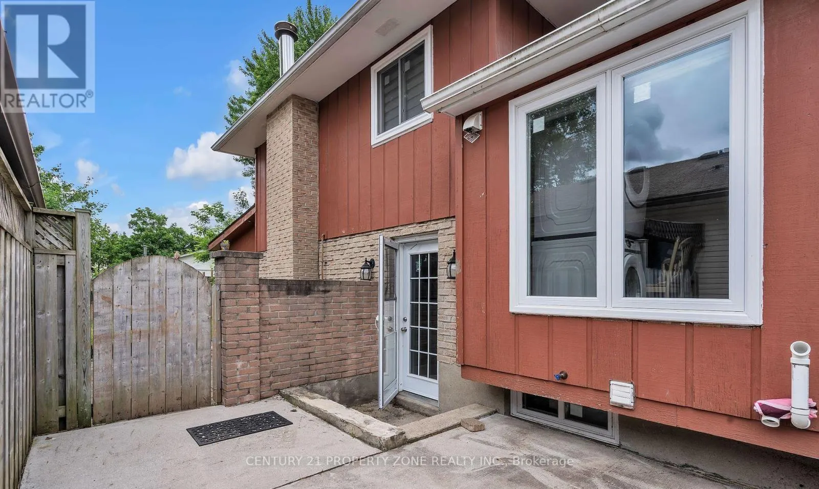 19 STROUD CRESCENT