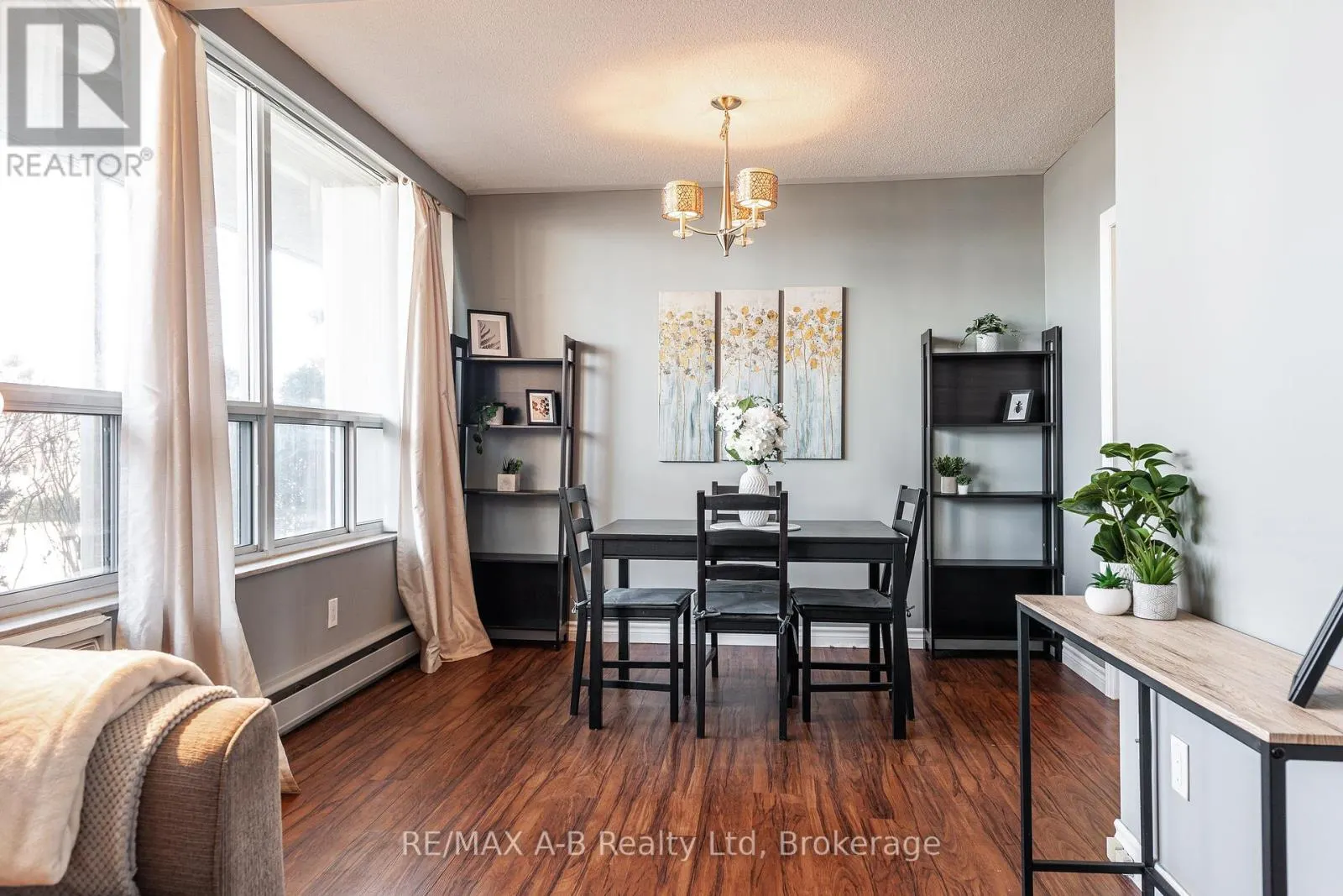 102 - 45 WESTMOUNT ROAD N, #102