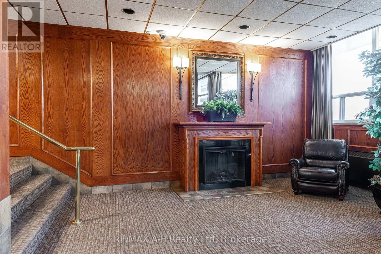 102 - 45 WESTMOUNT ROAD N, #102