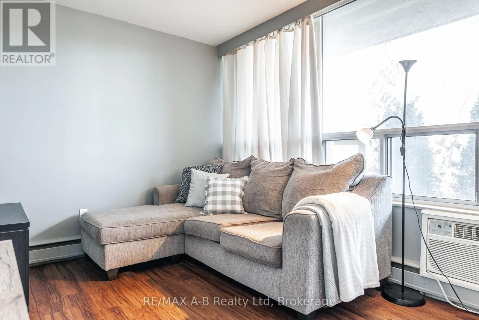 102 - 45 WESTMOUNT ROAD N, #102