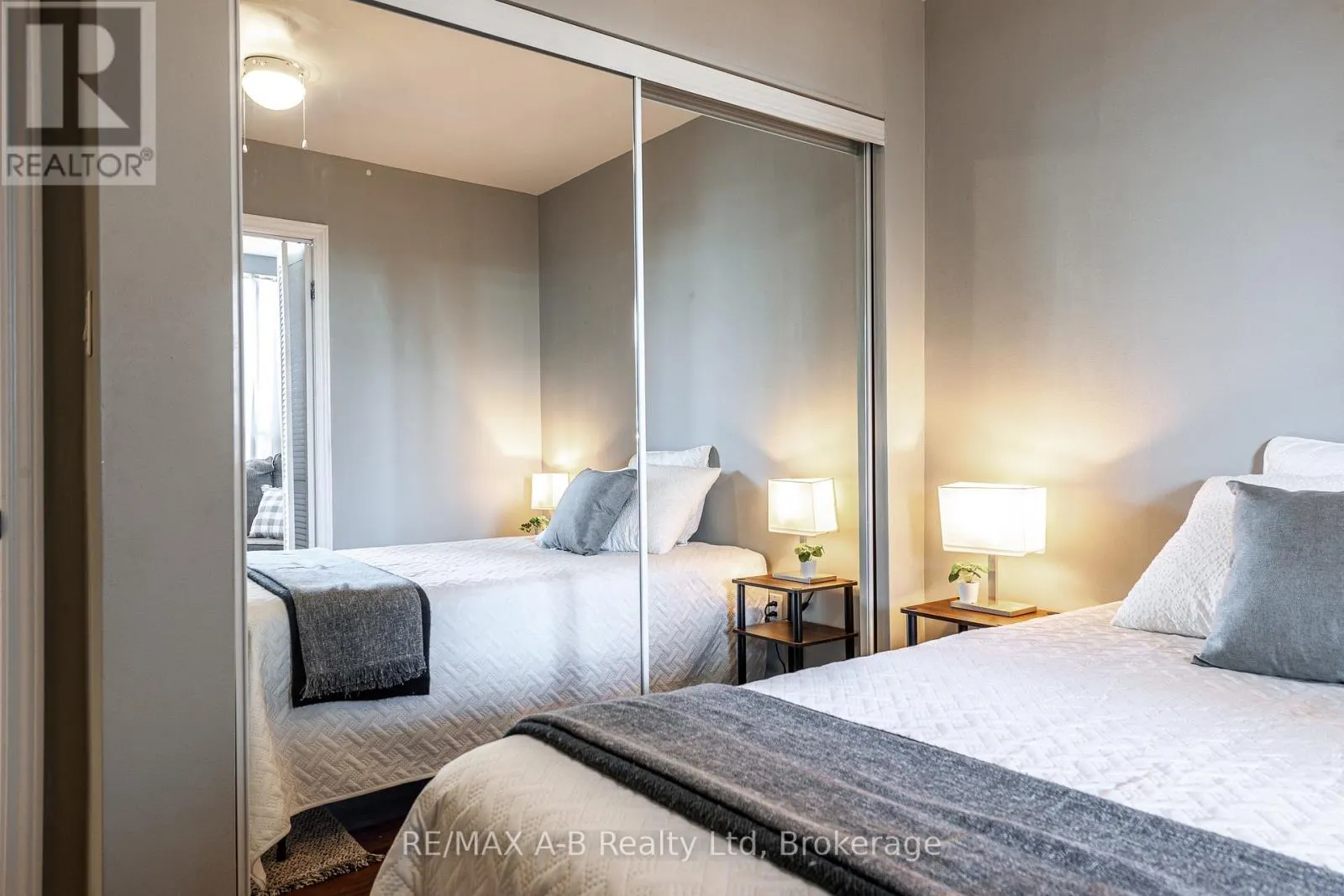 102 - 45 WESTMOUNT ROAD N, #102