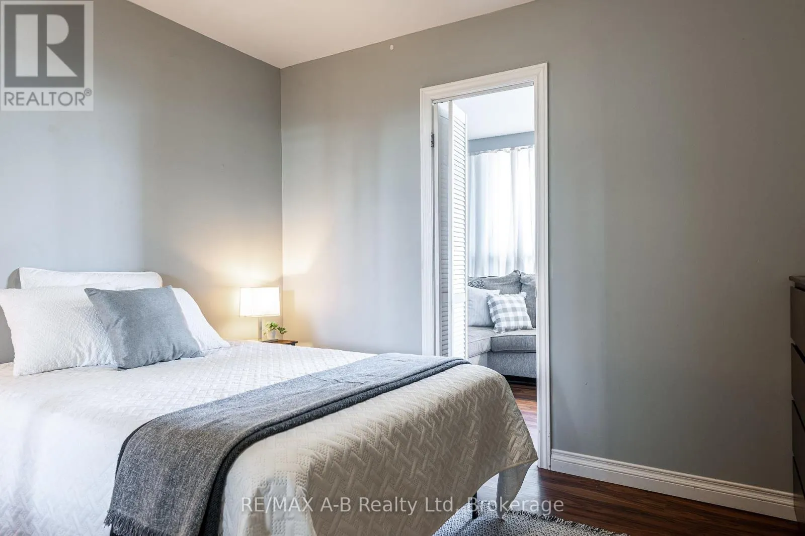 102 - 45 WESTMOUNT ROAD N, #102