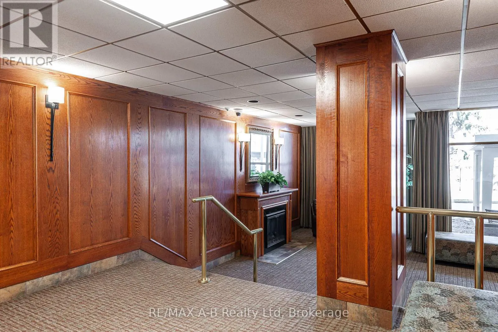 102 - 45 WESTMOUNT ROAD N, #102