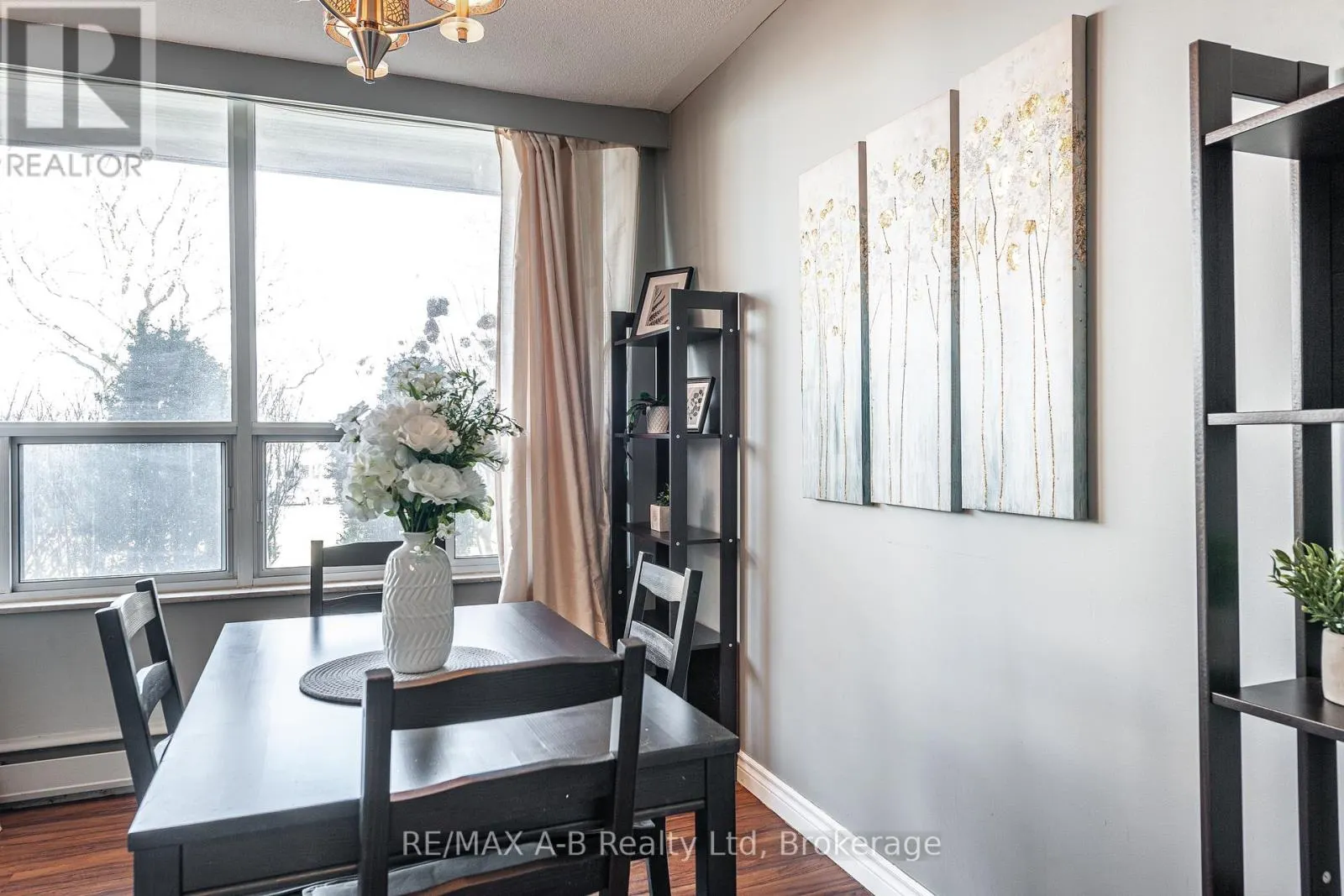102 - 45 WESTMOUNT ROAD N, #102