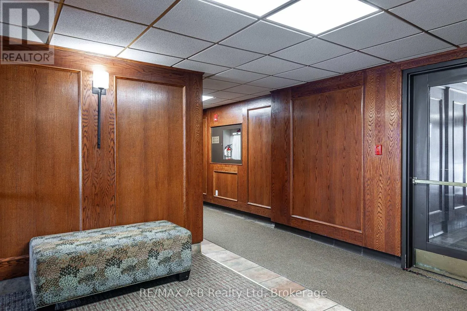 102 - 45 WESTMOUNT ROAD N, #102