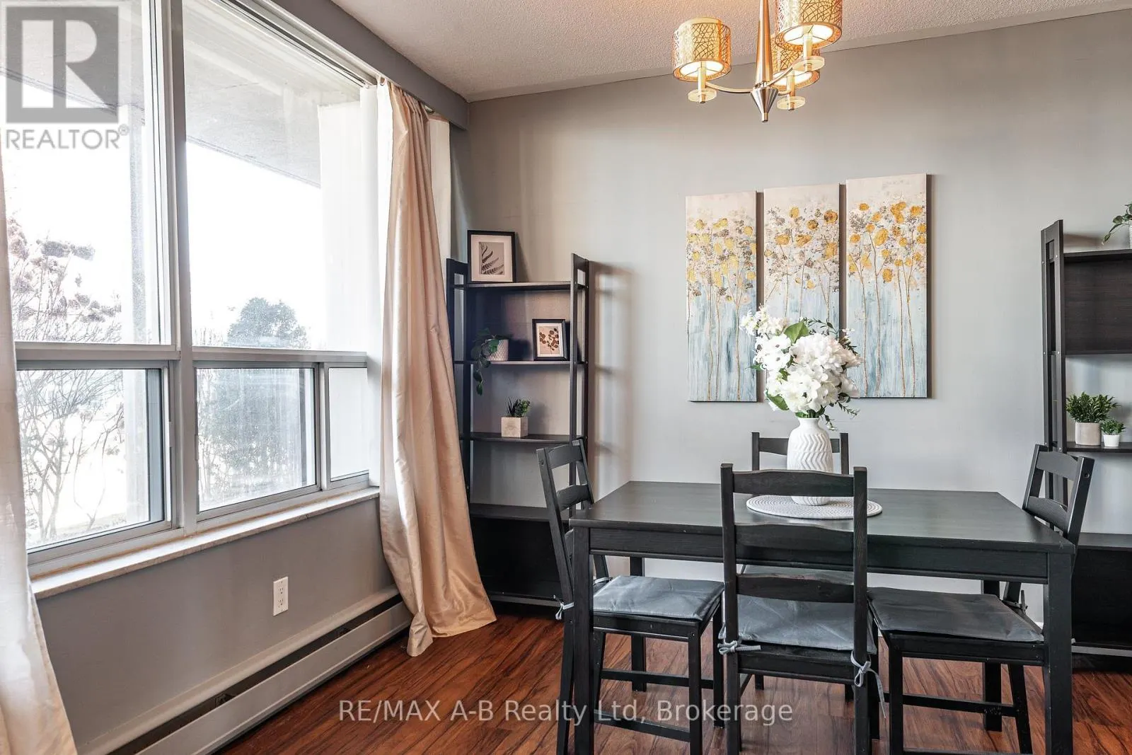 102 - 45 WESTMOUNT ROAD N, #102