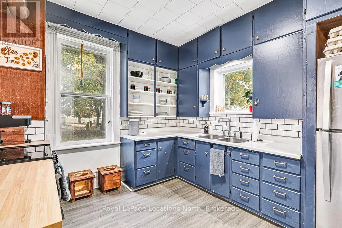 137662 GREY ROAD 12