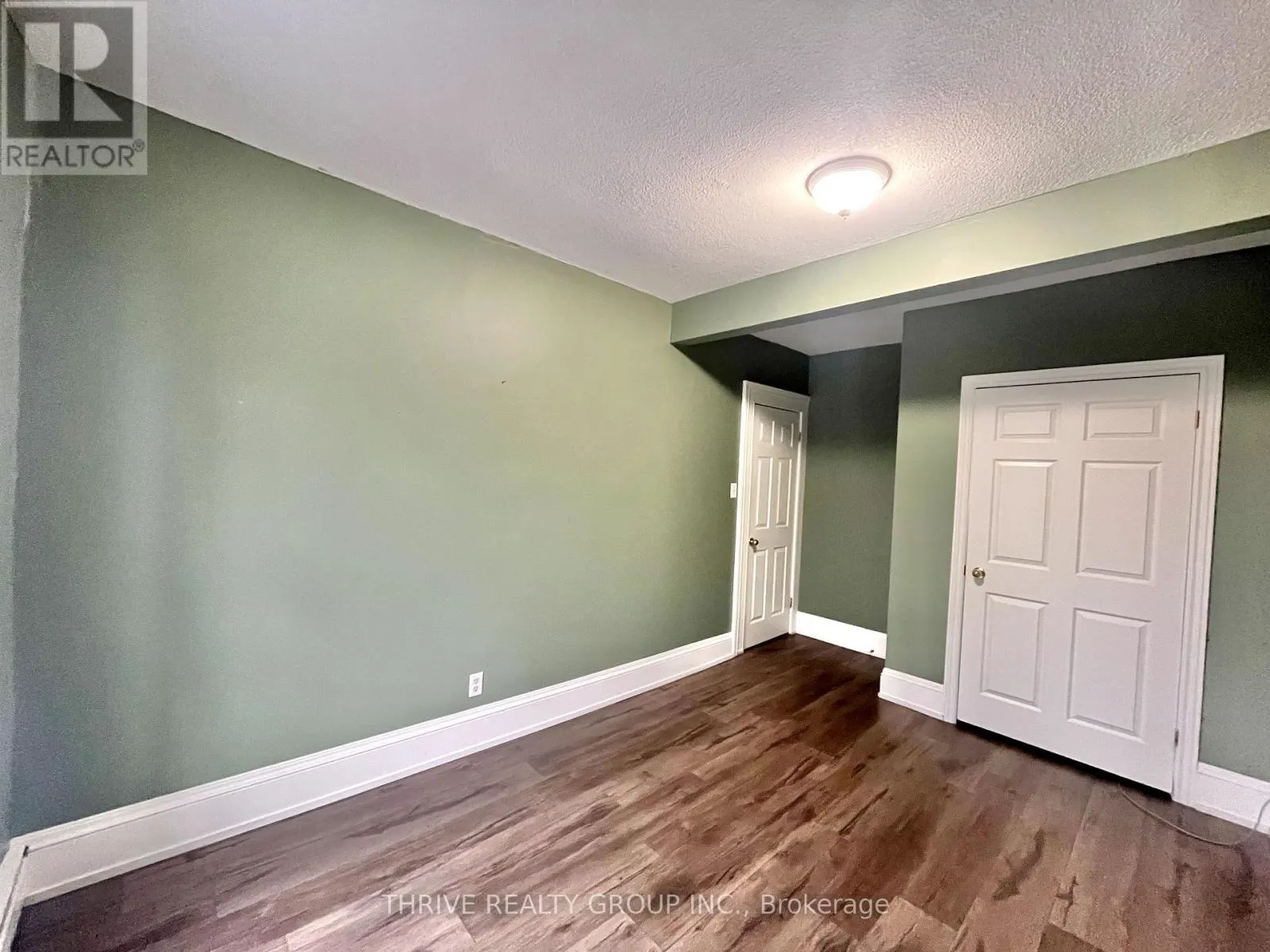 B - 450 SIMCOE STREET, #B