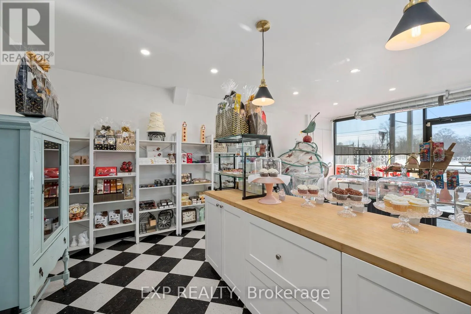 319 SPRINGBANK DRIVE