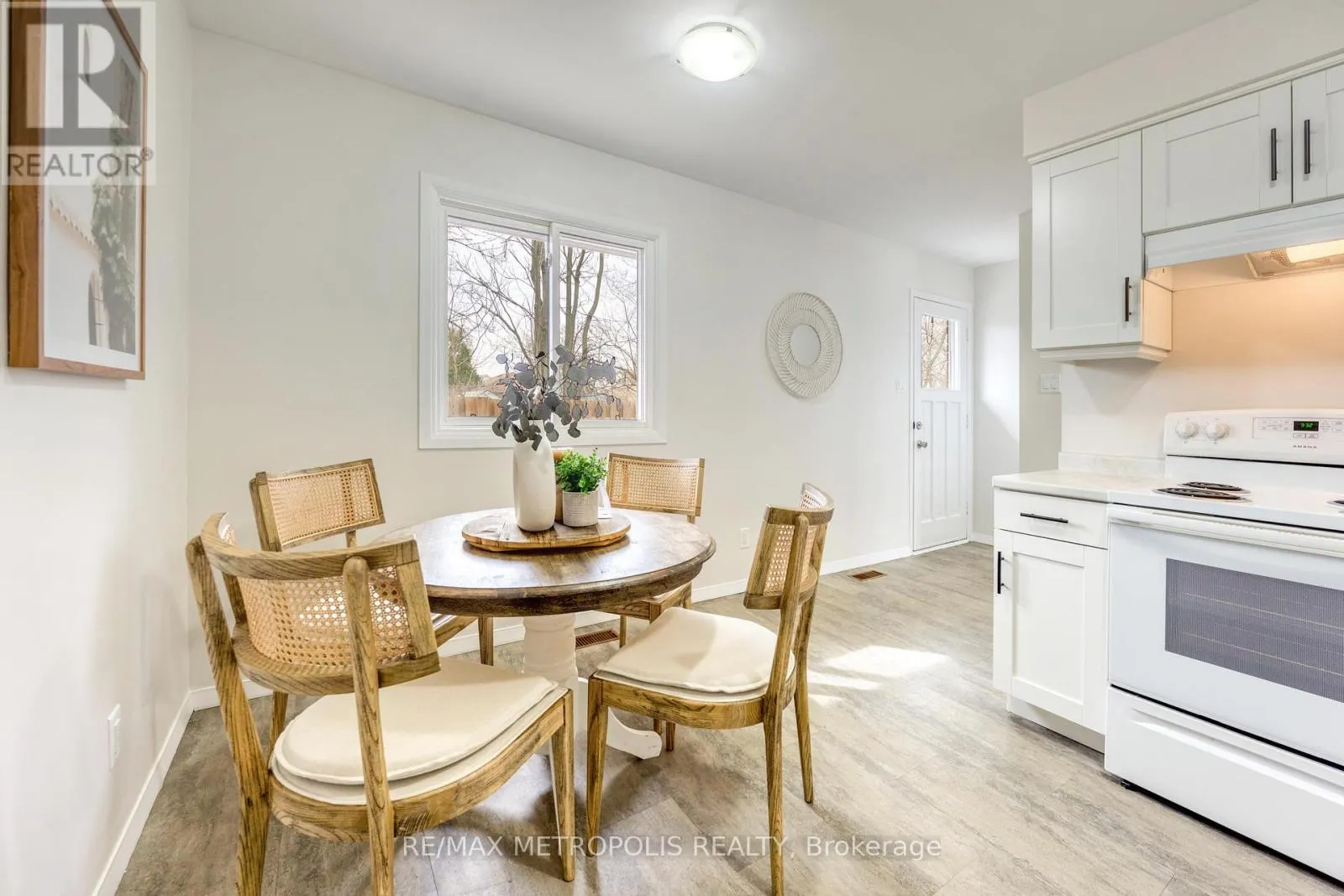 22 - 825 EXMOUTH STREET
