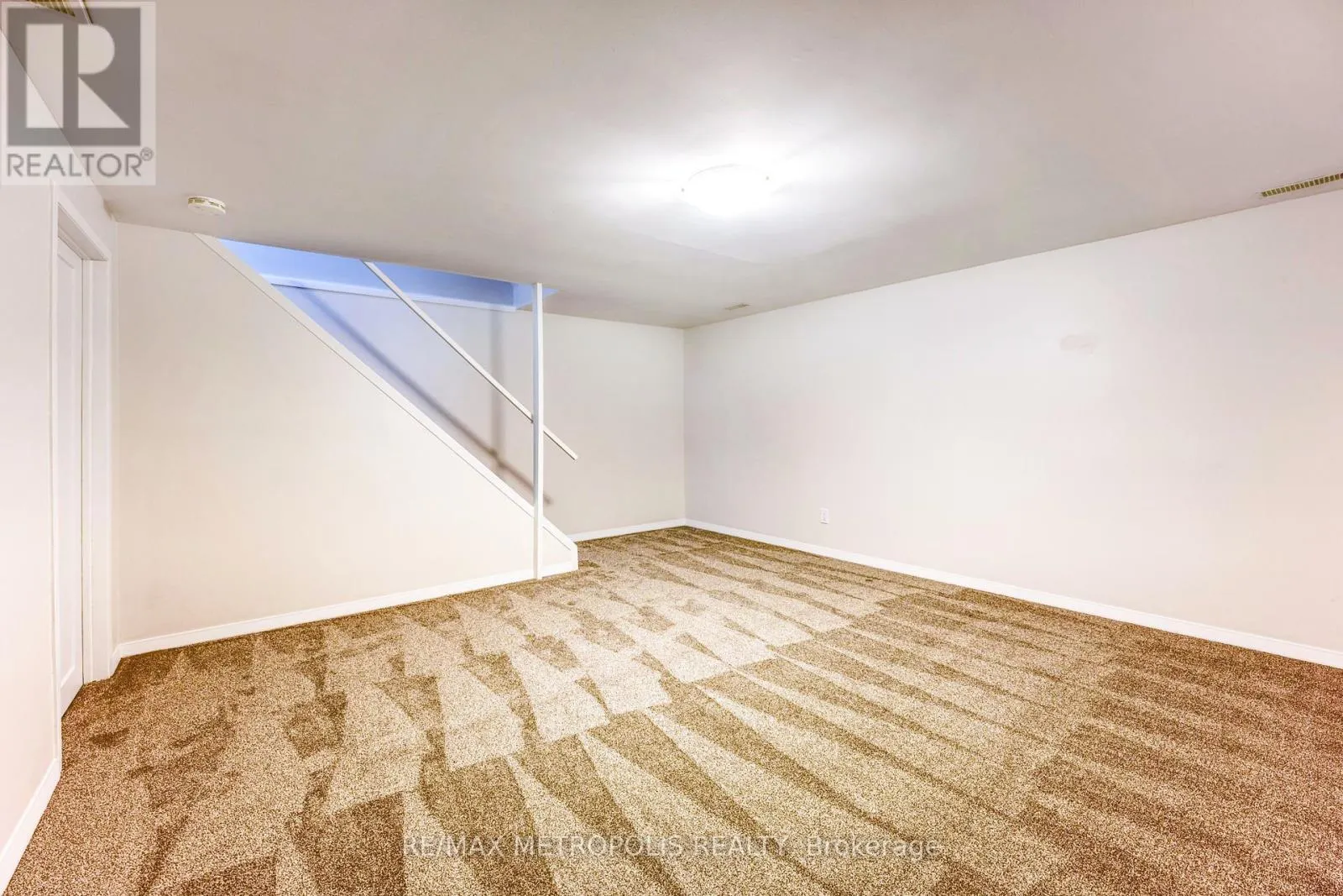 22 - 825 EXMOUTH STREET