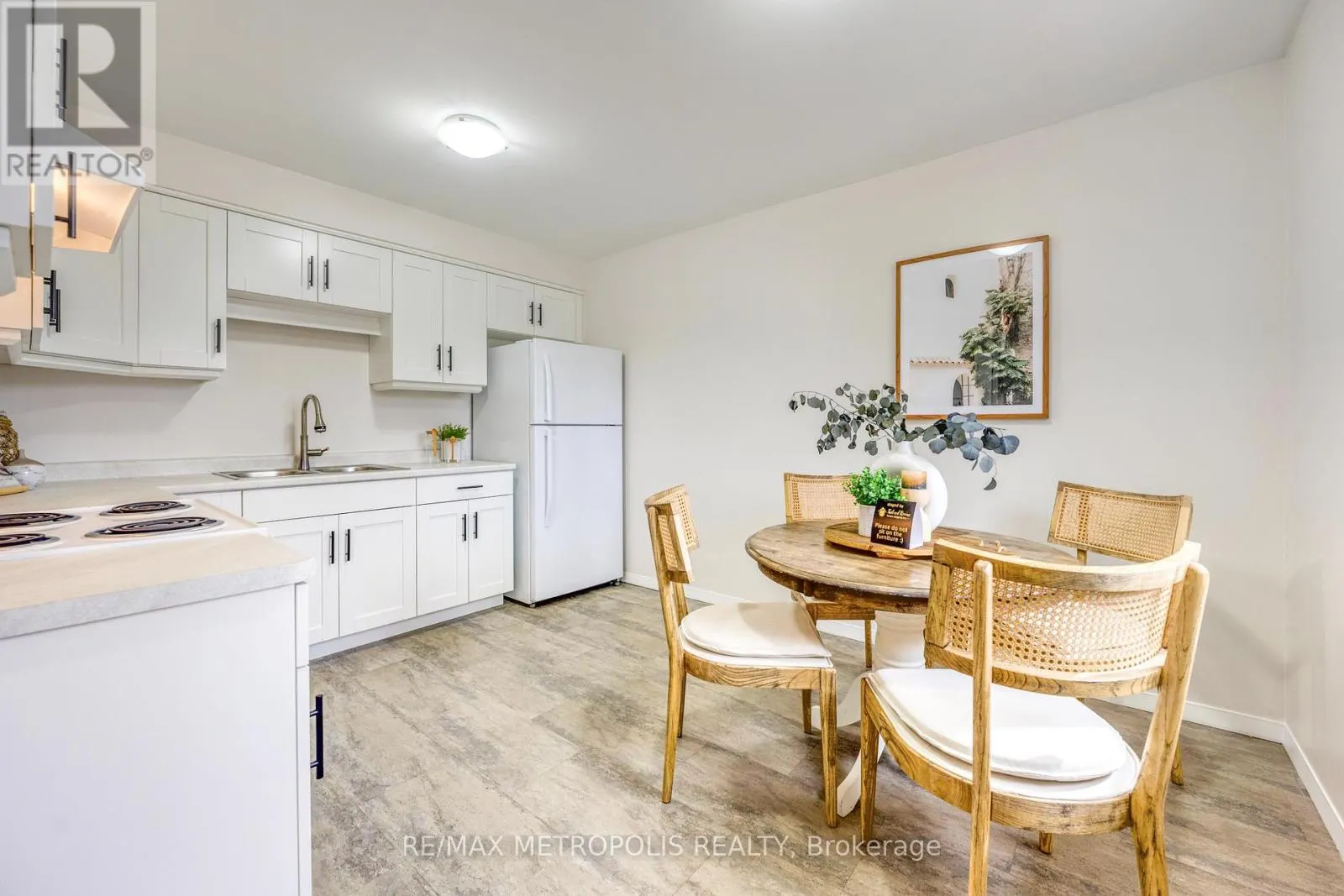 22 - 825 EXMOUTH STREET