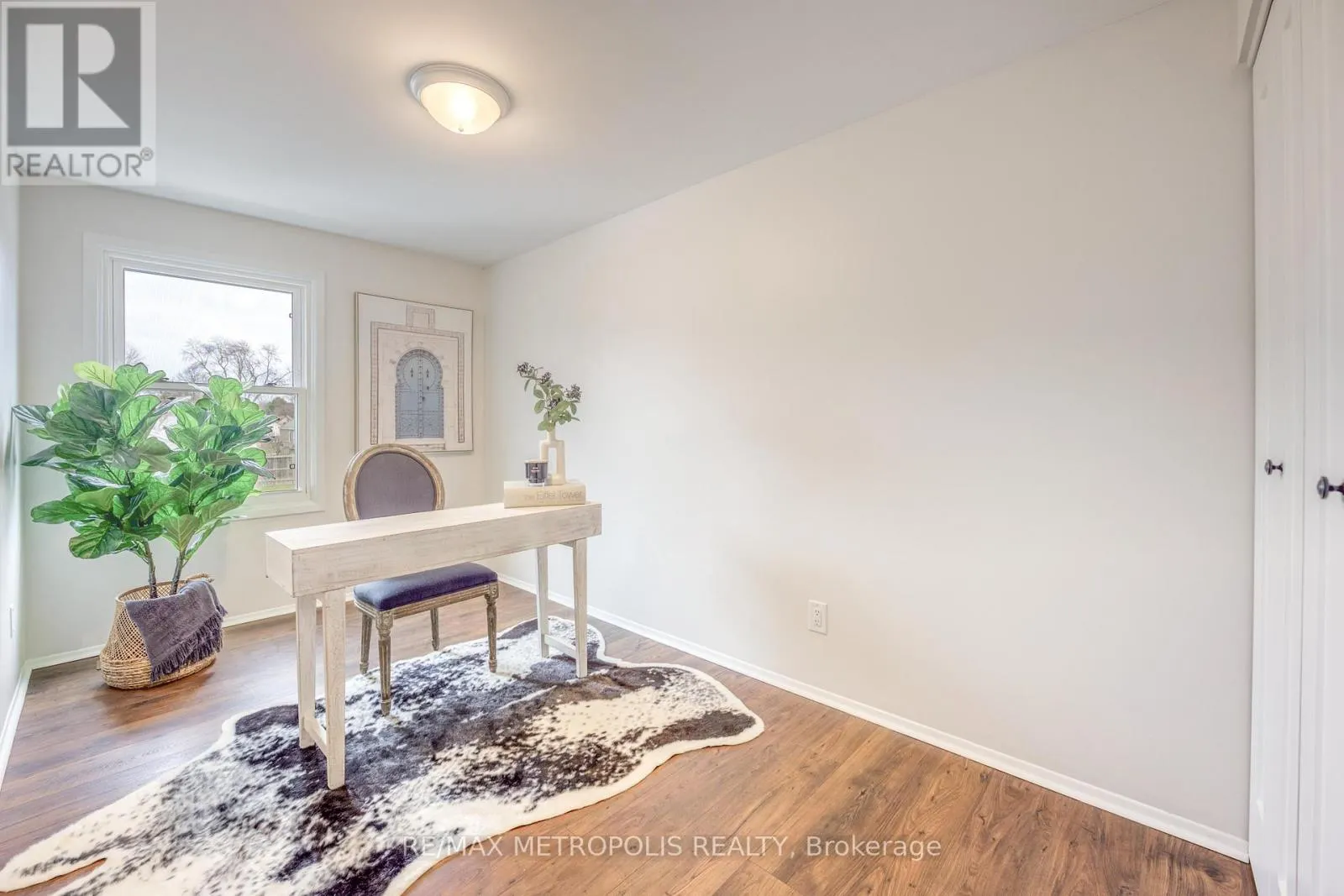 22 - 825 EXMOUTH STREET