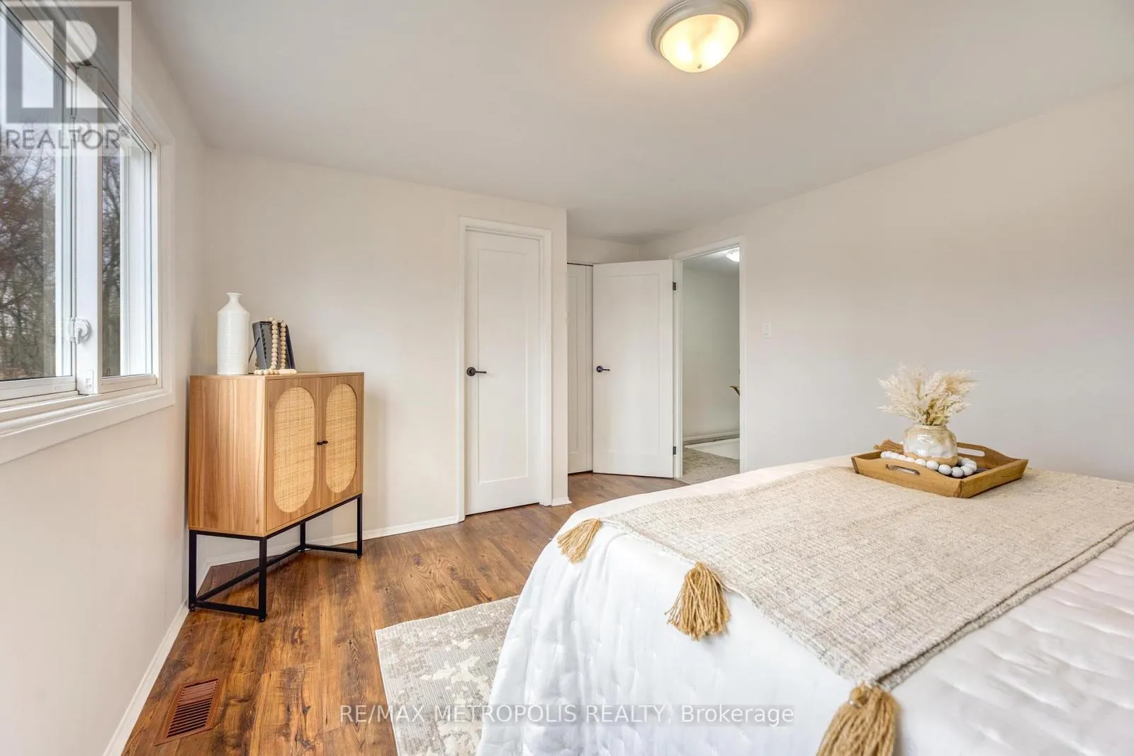 22 - 825 EXMOUTH STREET