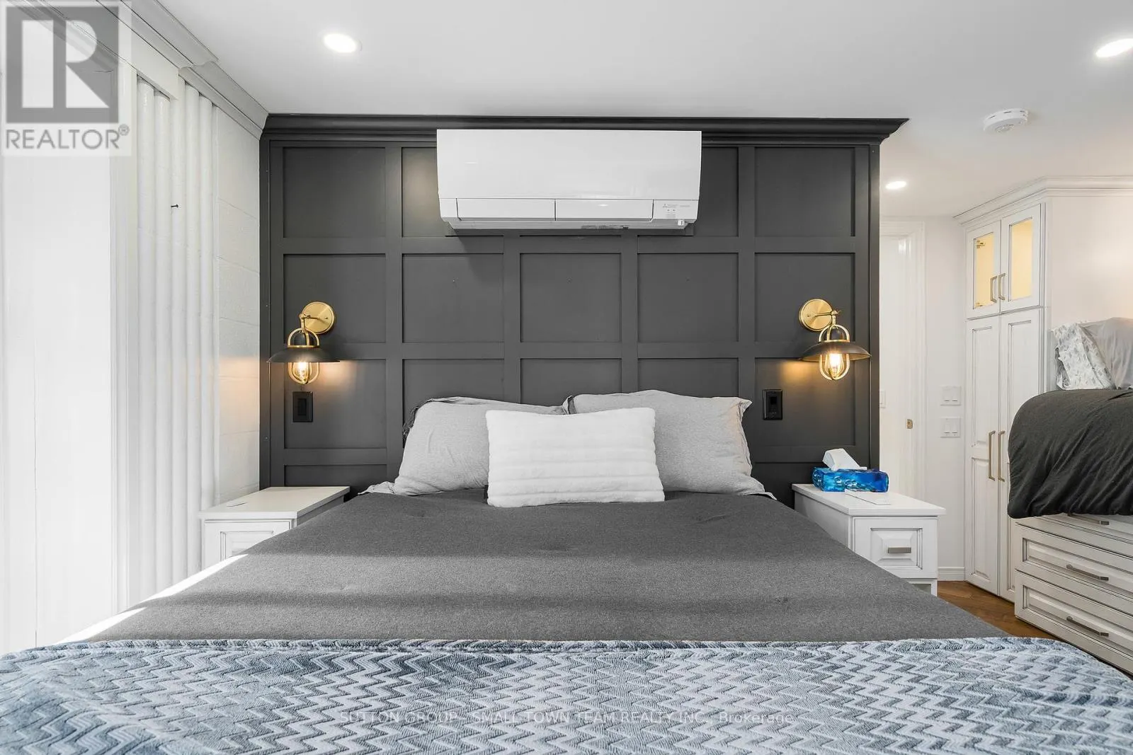 114 LAKESHORE ROAD W