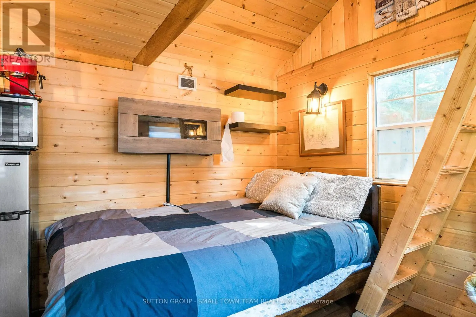 114 LAKESHORE ROAD W