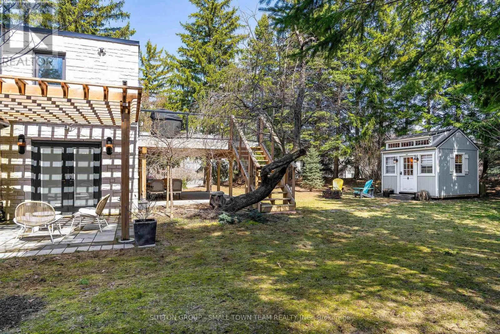 114 LAKESHORE ROAD W