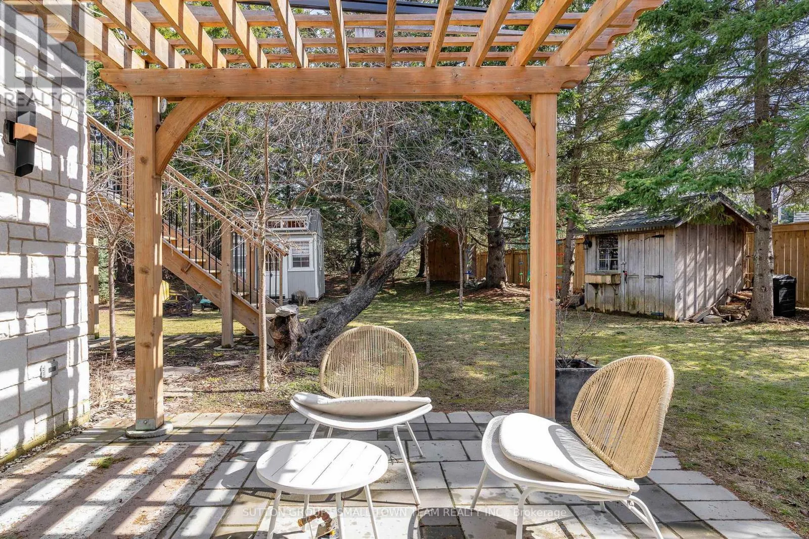 114 LAKESHORE ROAD W