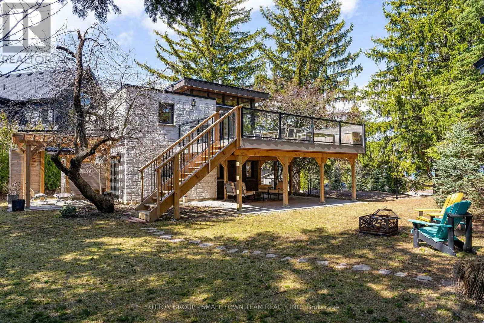 114 LAKESHORE ROAD W