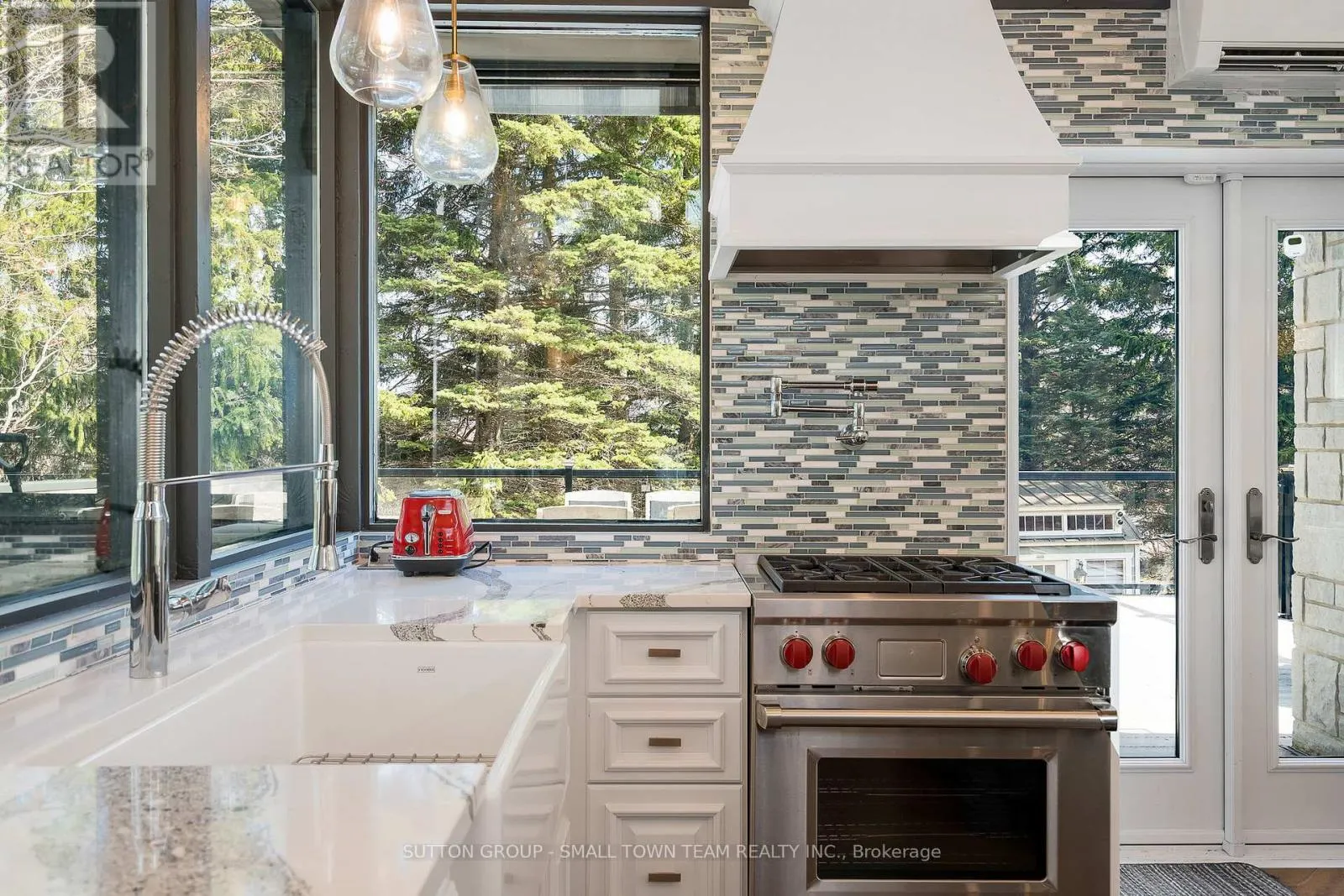 114 LAKESHORE ROAD W