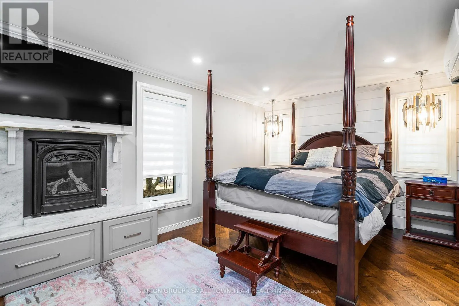 114 LAKESHORE ROAD W