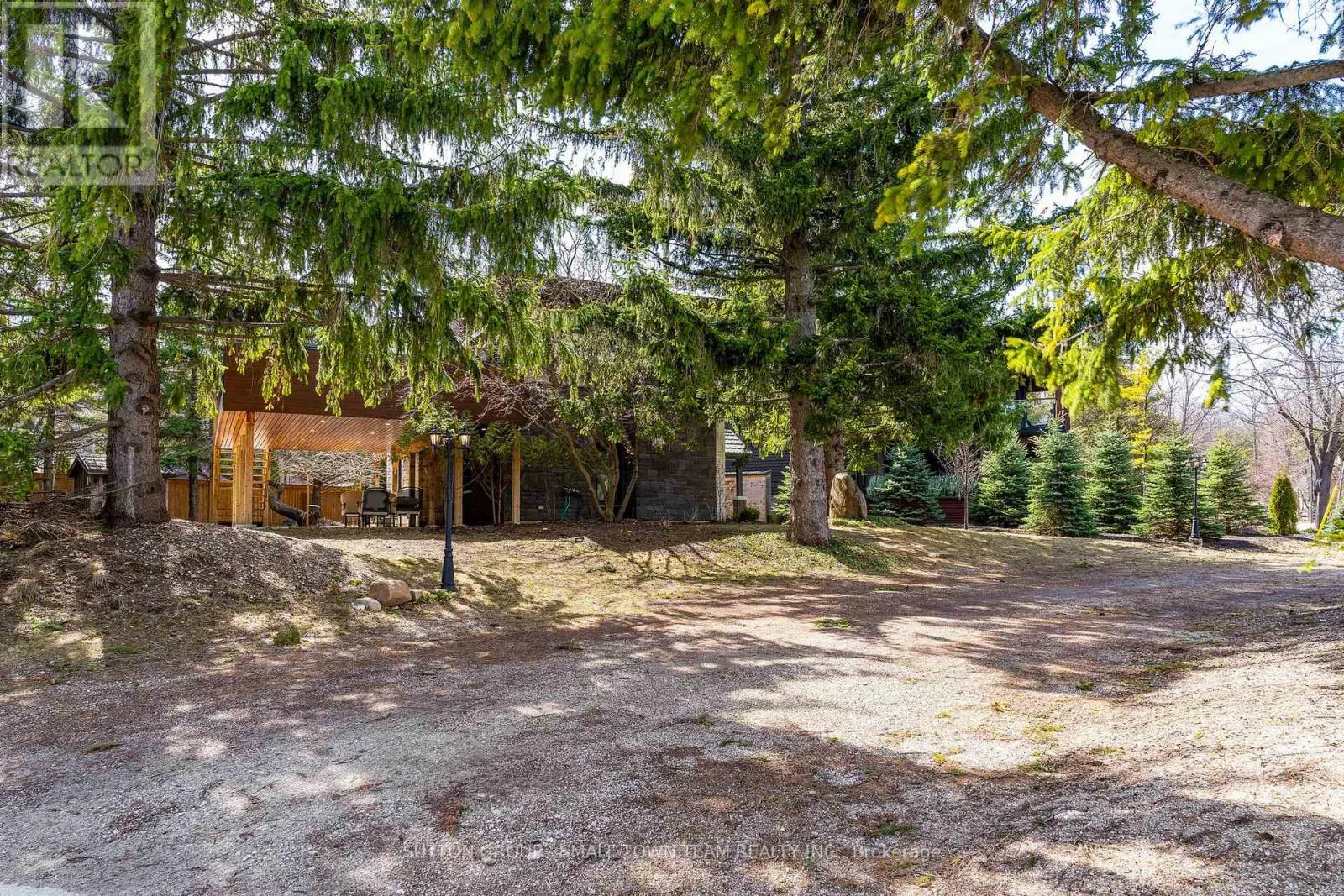 114 LAKESHORE ROAD W