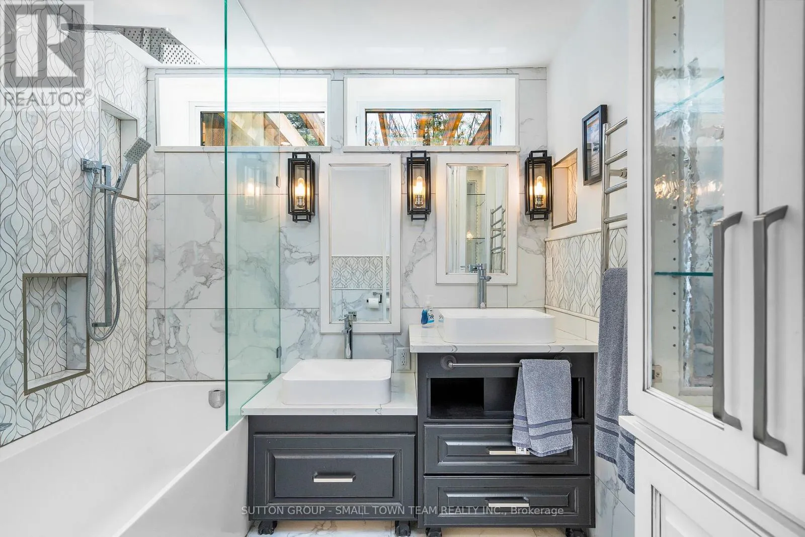 114 LAKESHORE ROAD W