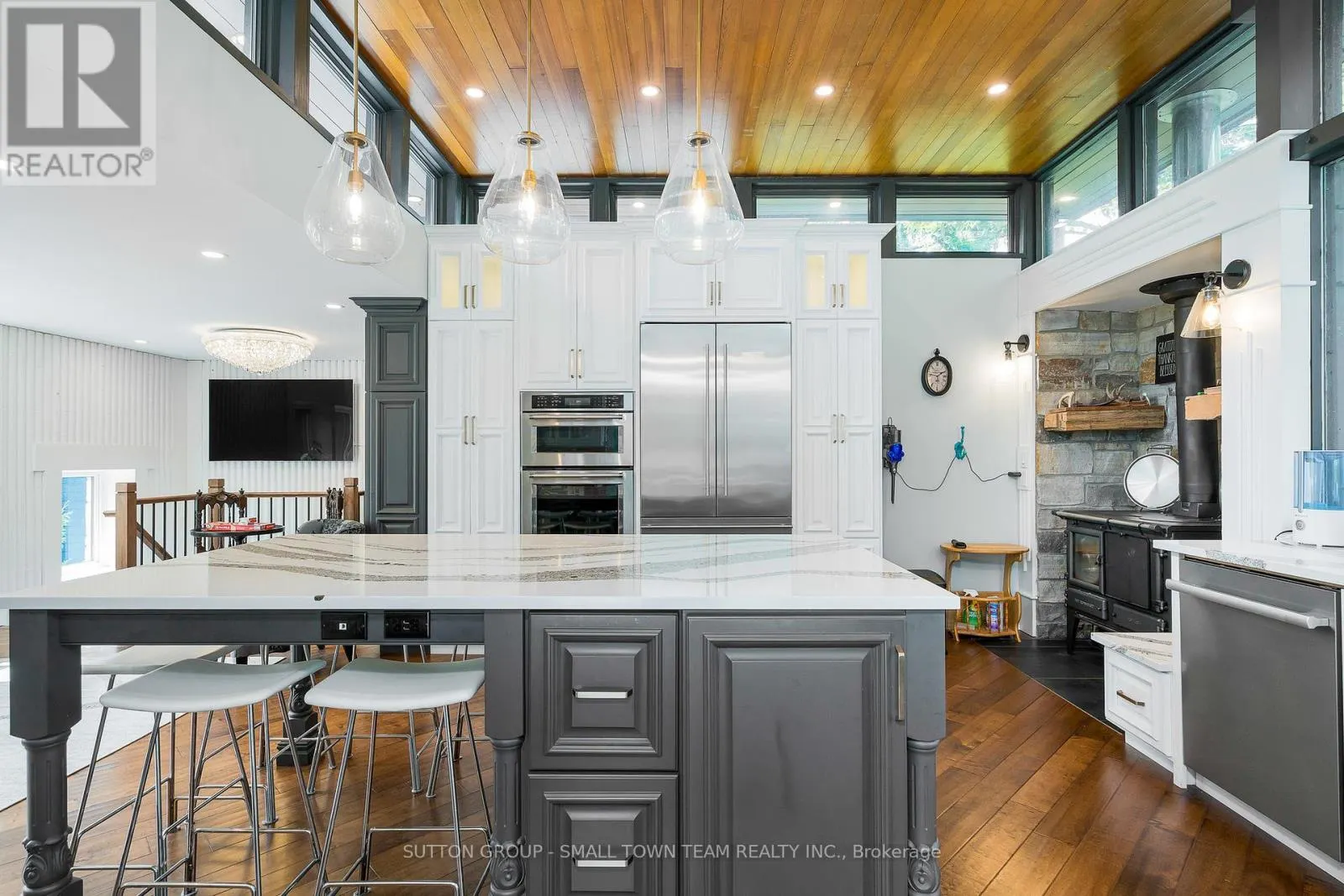 114 LAKESHORE ROAD W