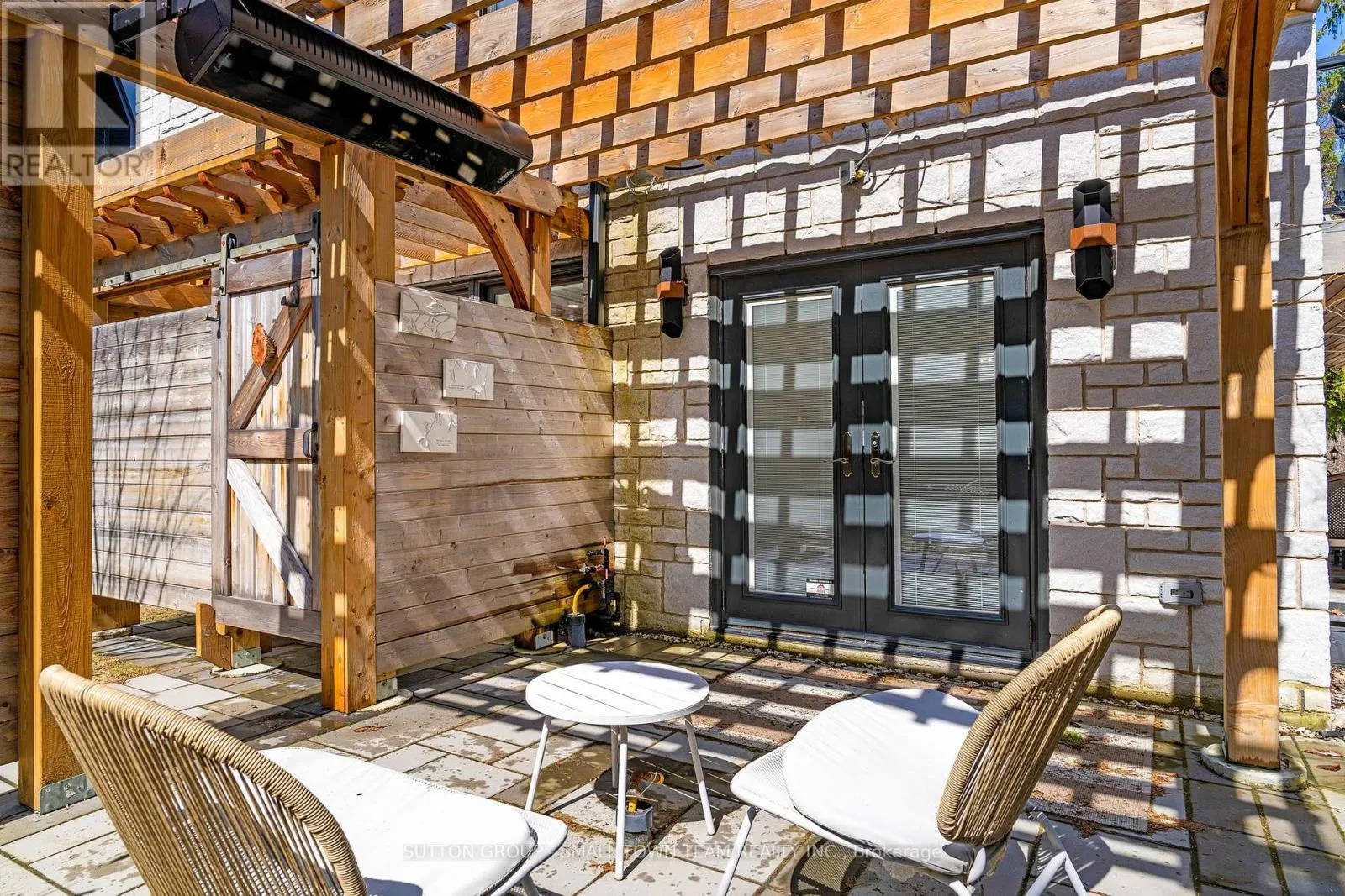 114 LAKESHORE ROAD W
