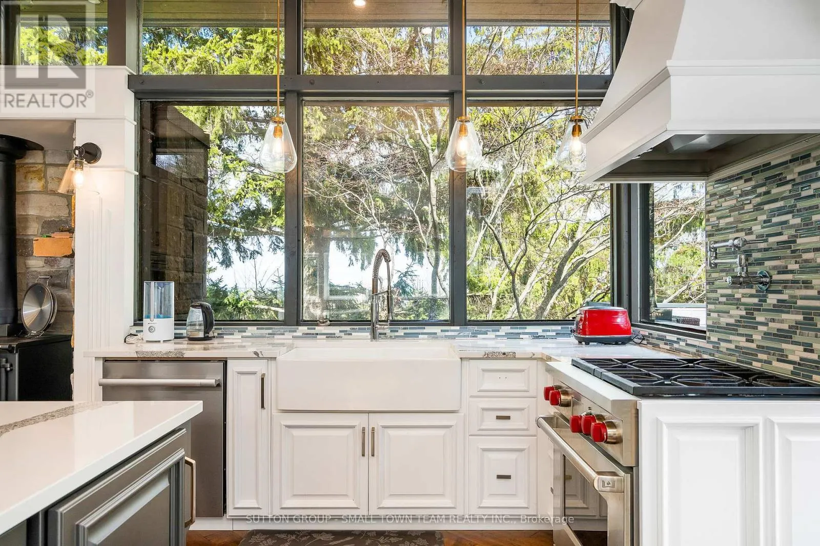 114 LAKESHORE ROAD W