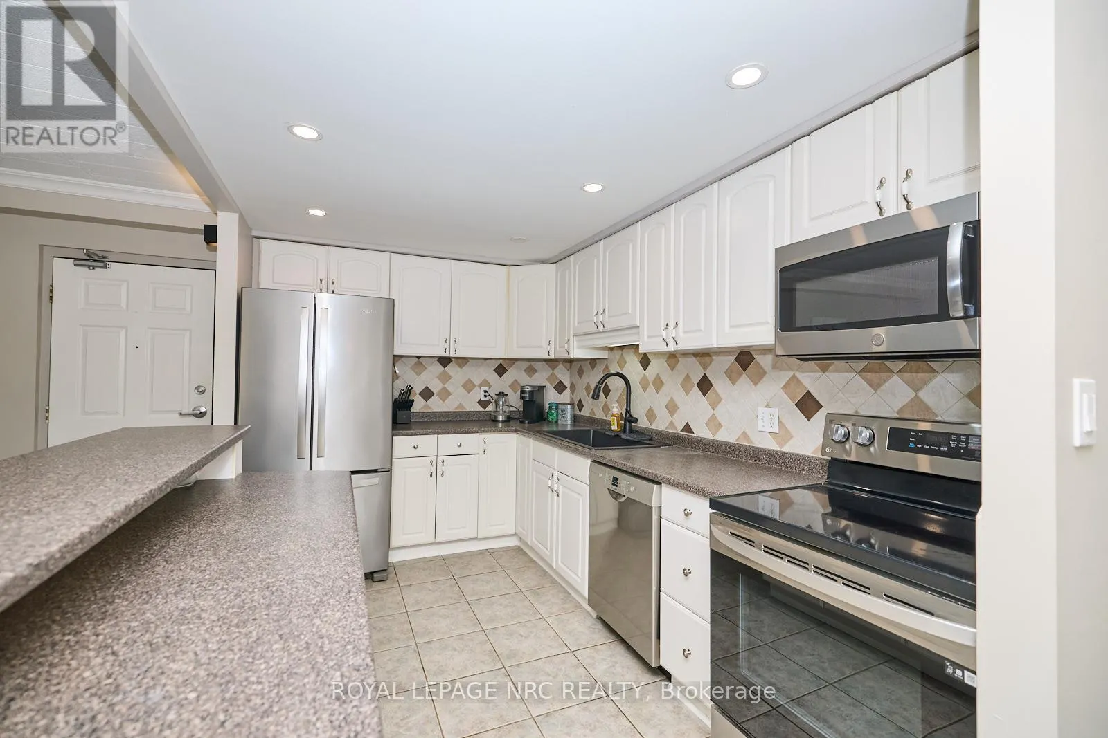 109 - 20 JOHN STREET, #109