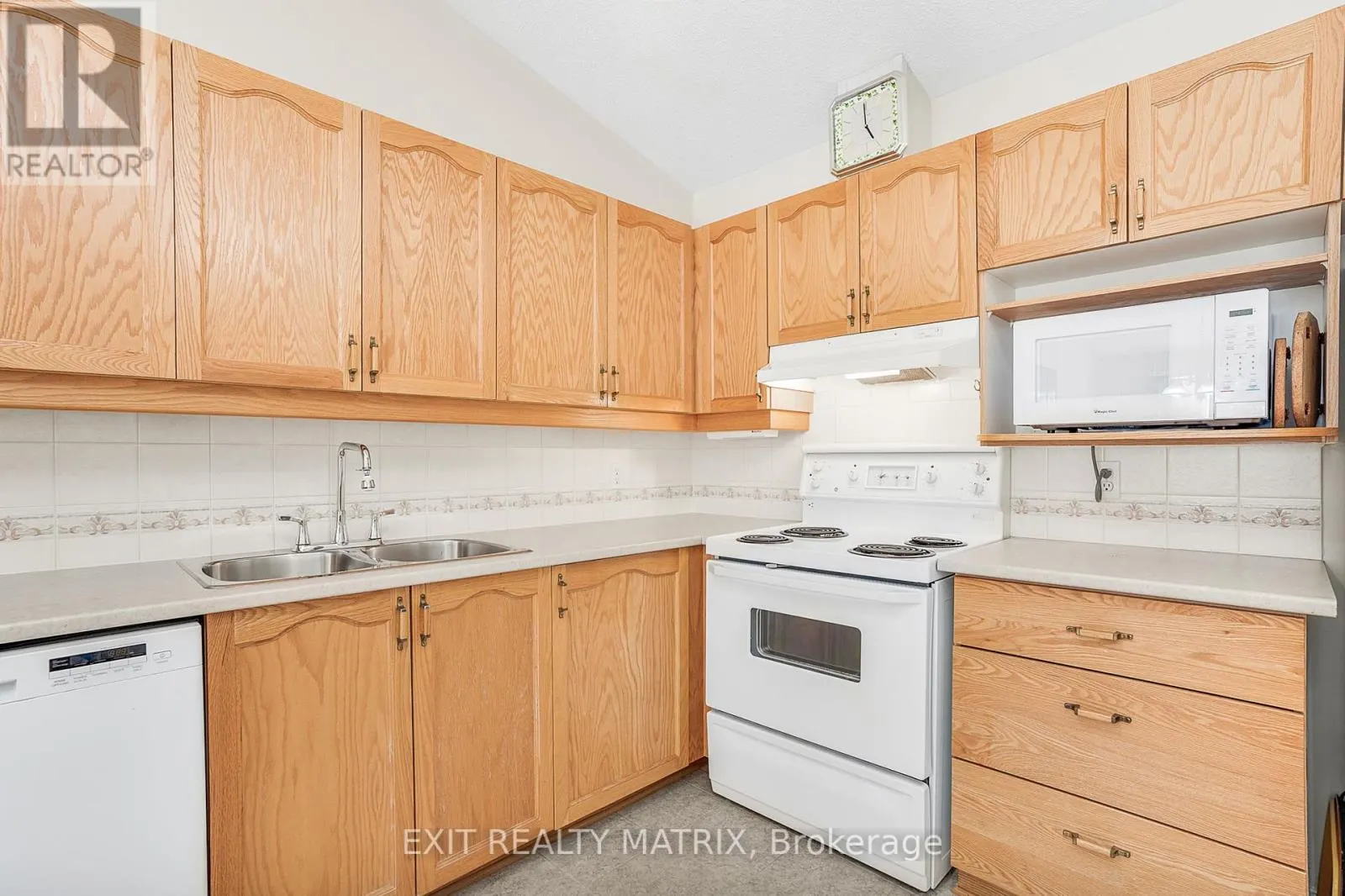 - - 1241 FOXBOROUGH PRIVATE