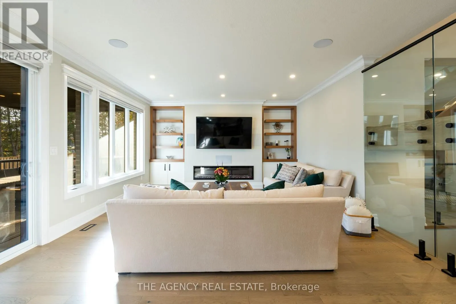 341 MANHATTAN DRIVE S