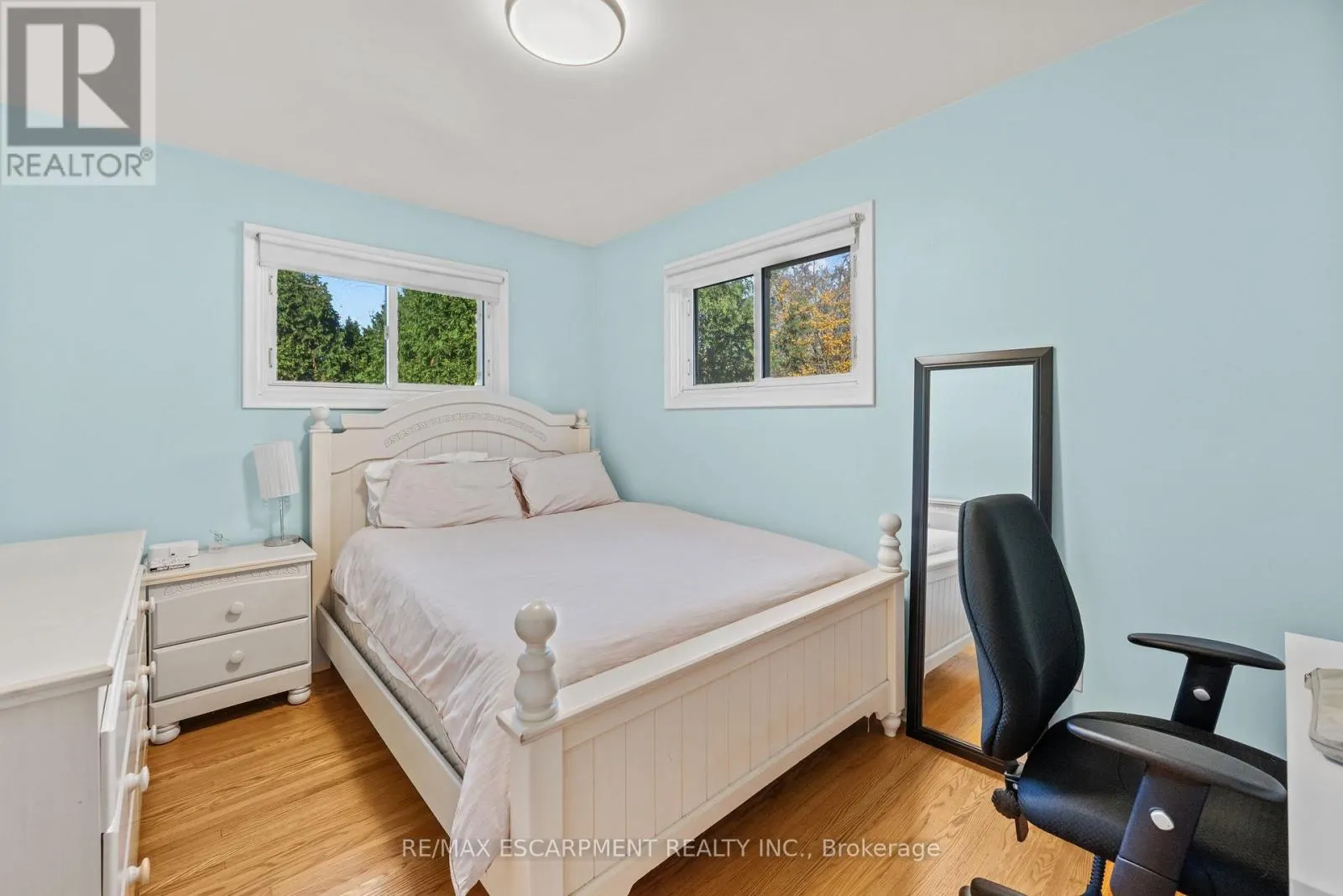 375 CLARENDON DRIVE