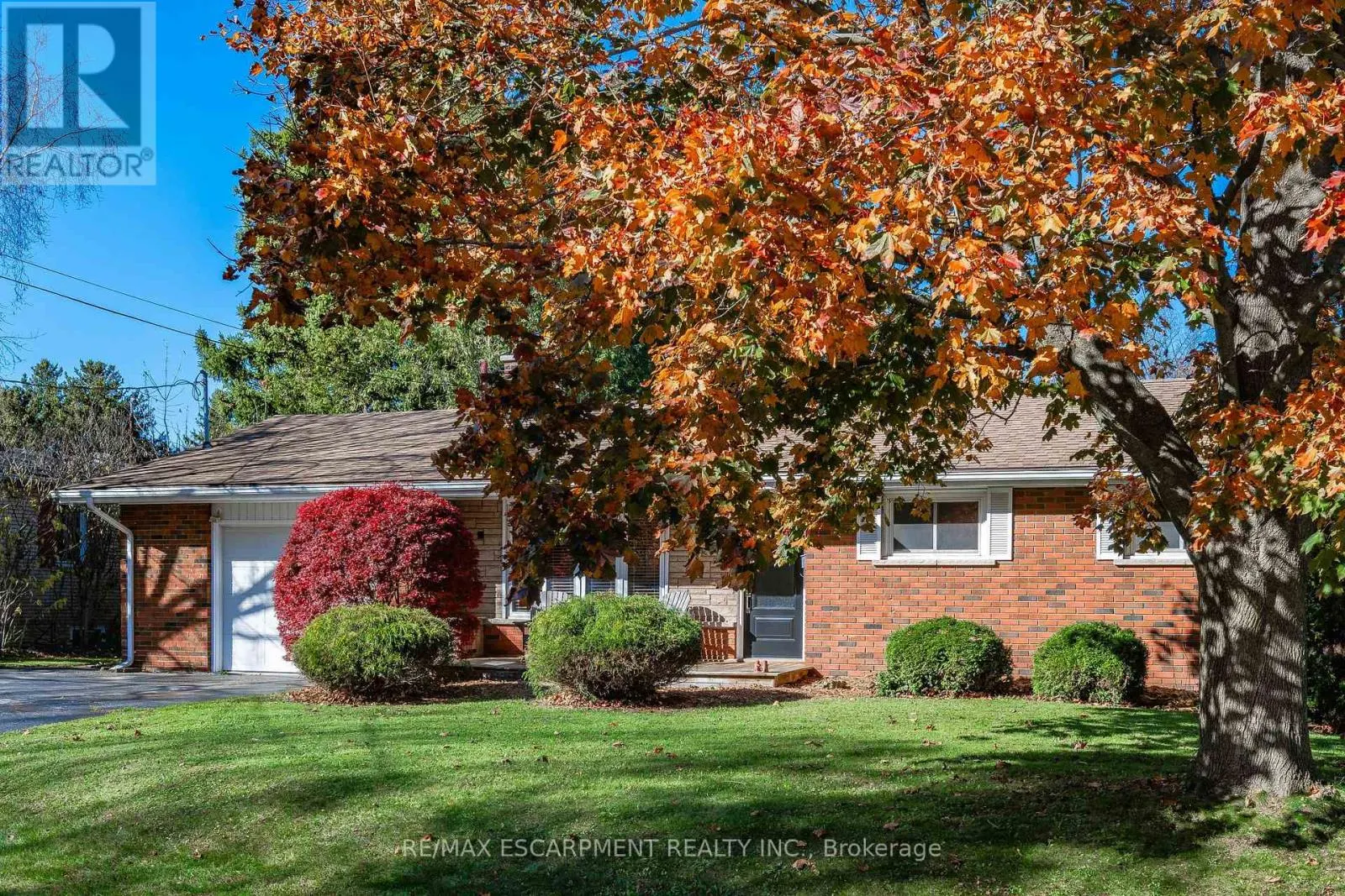 375 CLARENDON DRIVE
