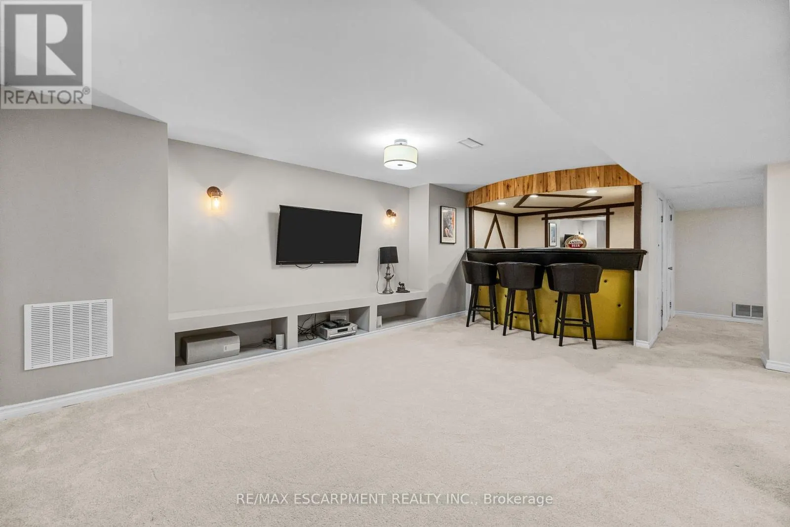 375 CLARENDON DRIVE
