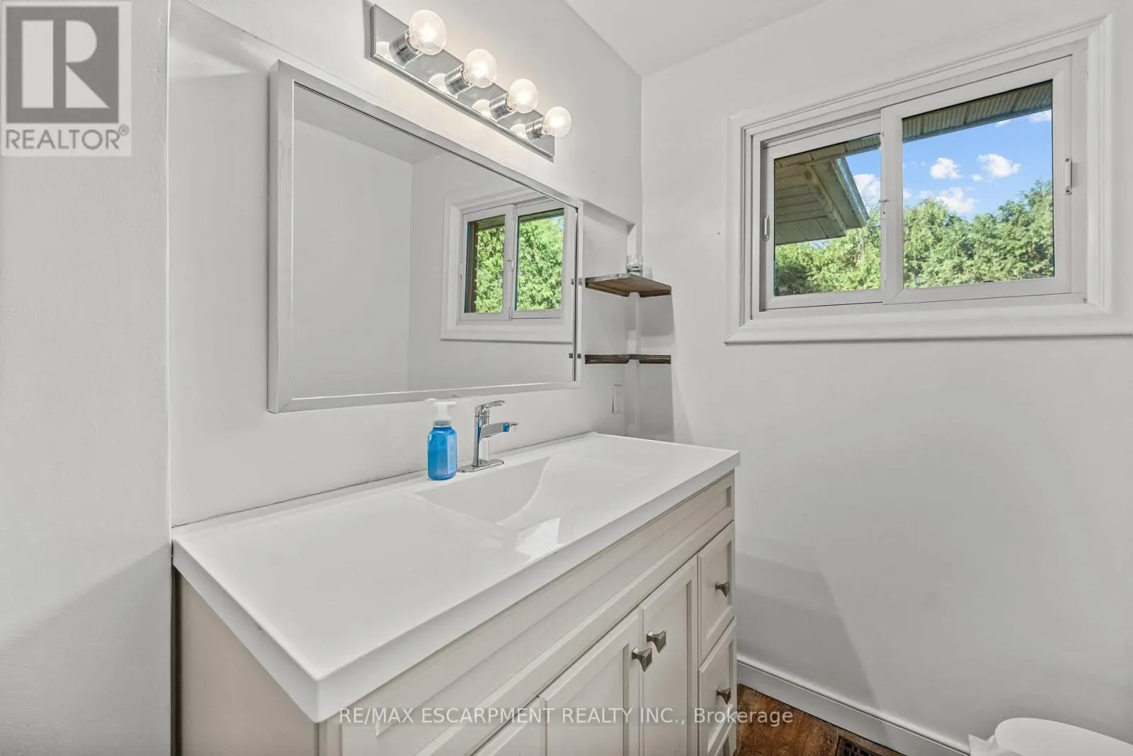375 CLARENDON DRIVE