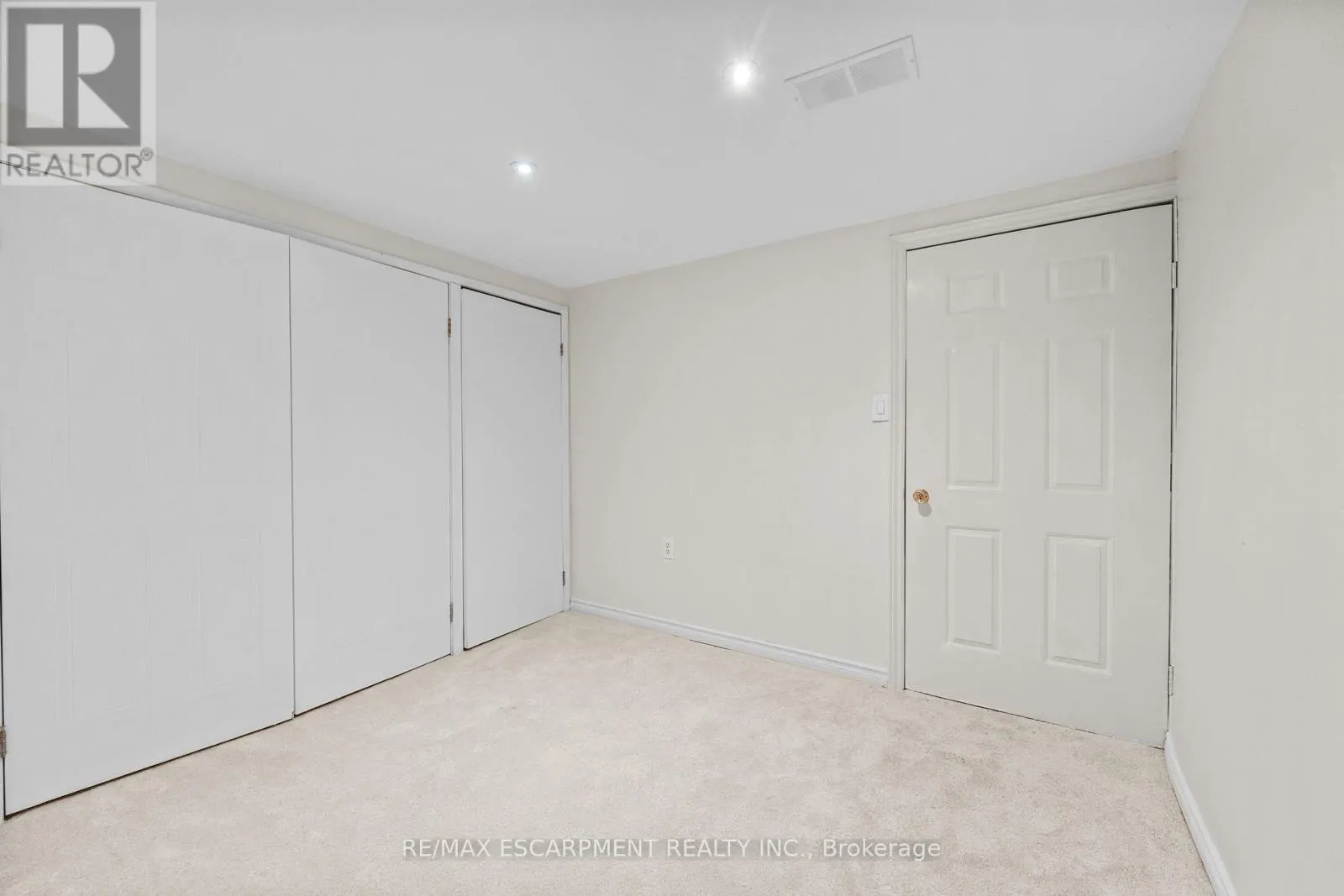375 CLARENDON DRIVE